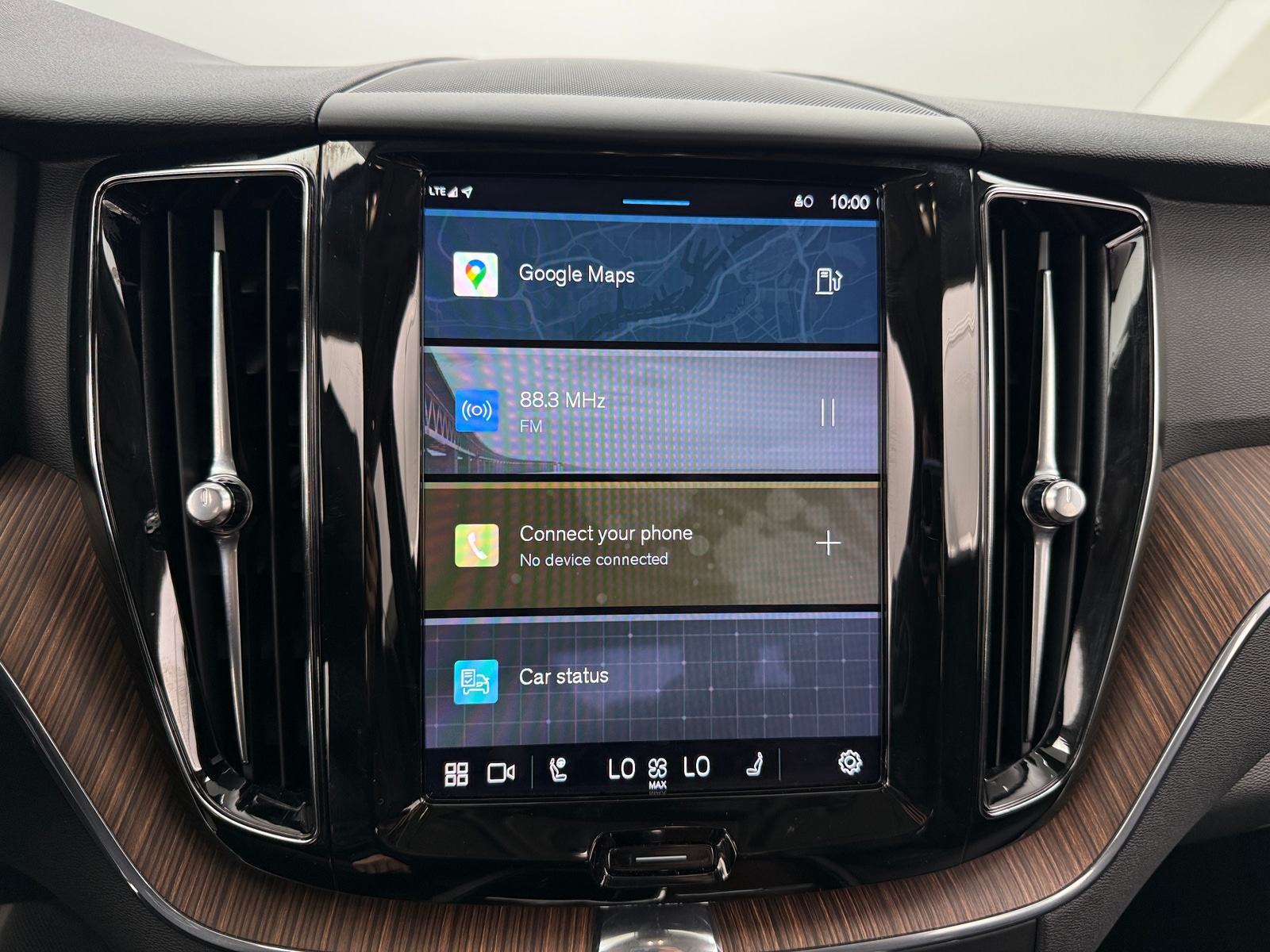 Thumbnail: 2022 Volvo XC60 - 3