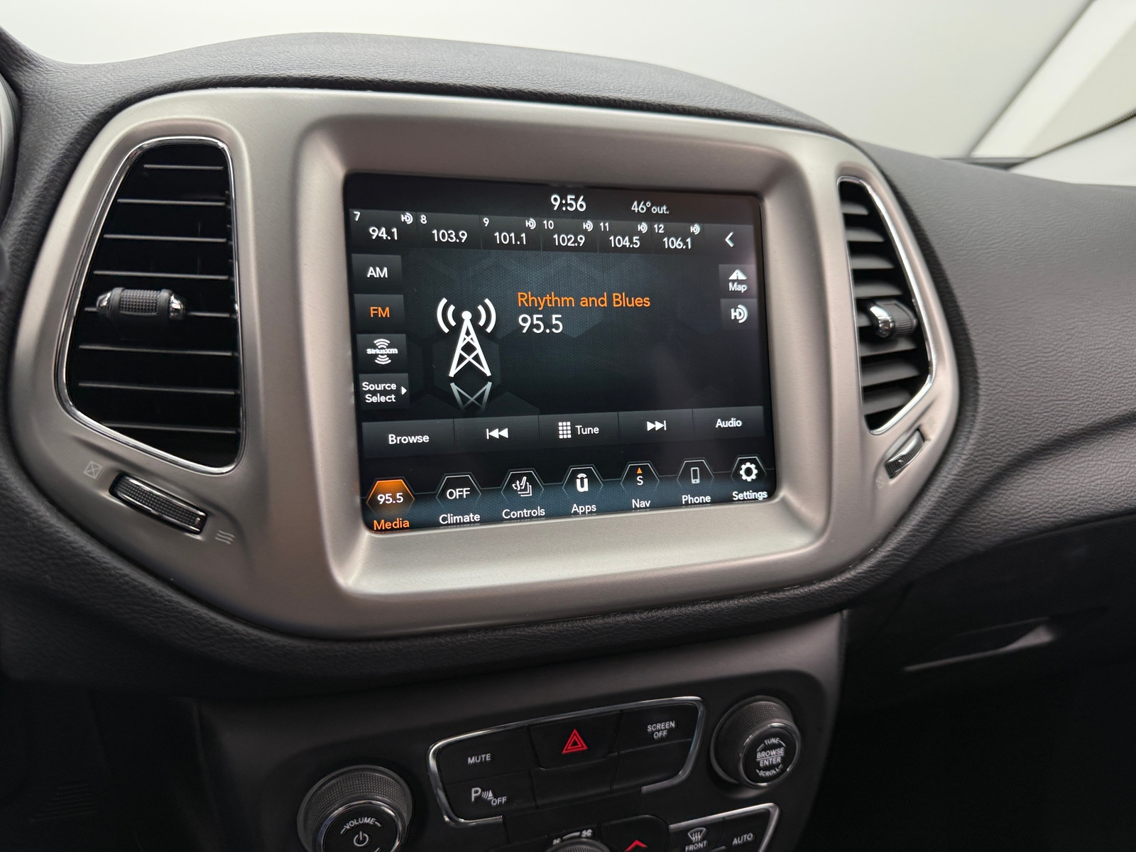 Thumbnail: 2019 Jeep Compass - 3