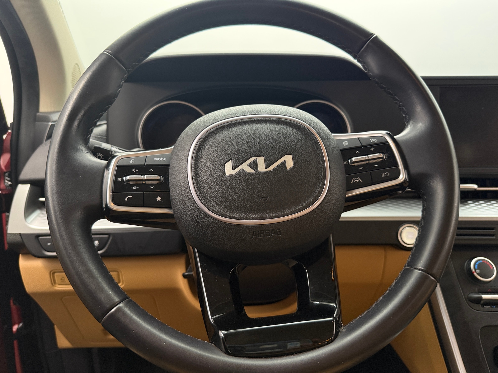 Thumbnail: 2023 Kia Carnival - 4