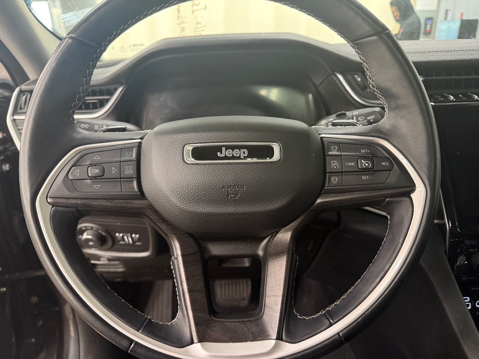 Thumbnail: 2022 Jeep Grand Cherokee L - 4