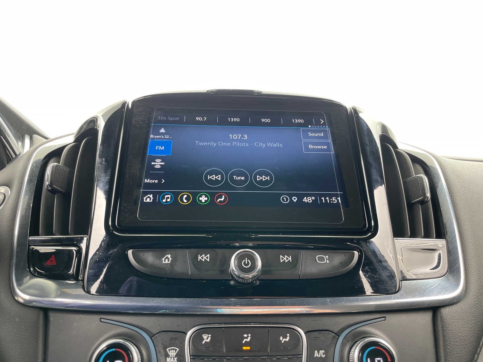 Thumbnail: 2023 Chevrolet Traverse - 4