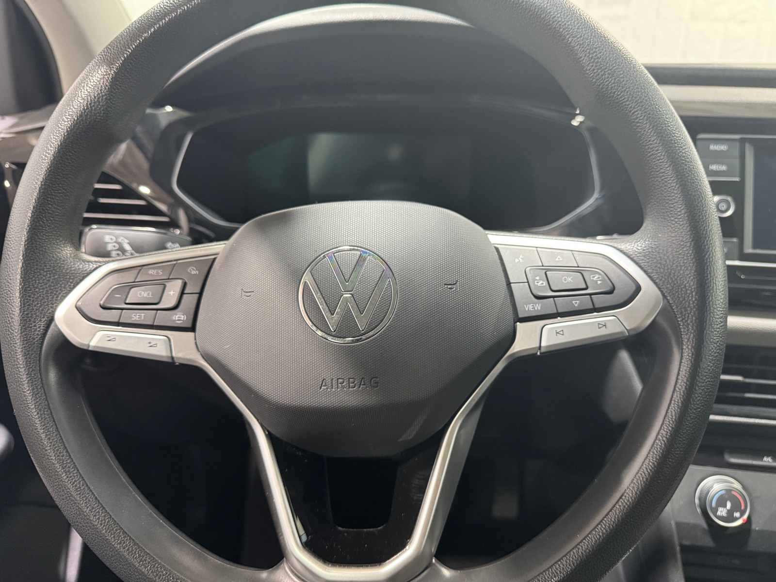 Thumbnail: 2022 Volkswagen Taos - 5