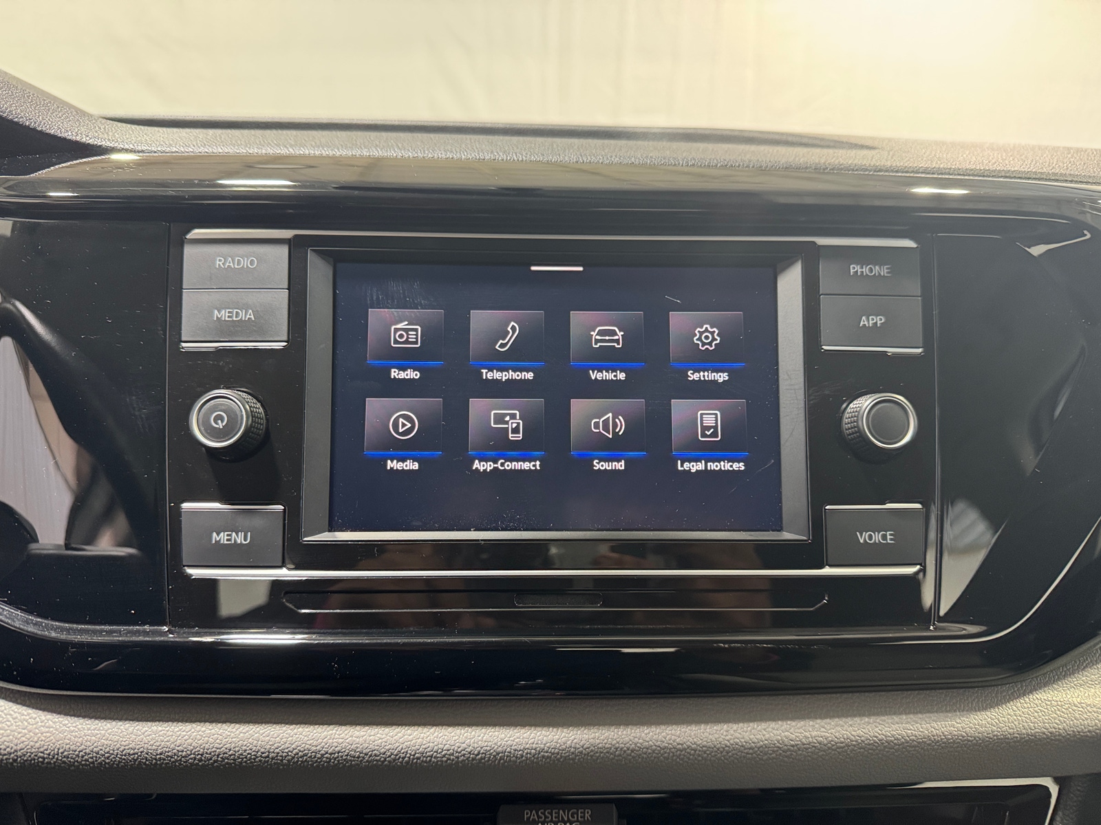 Thumbnail: 2022 Volkswagen Taos - 4