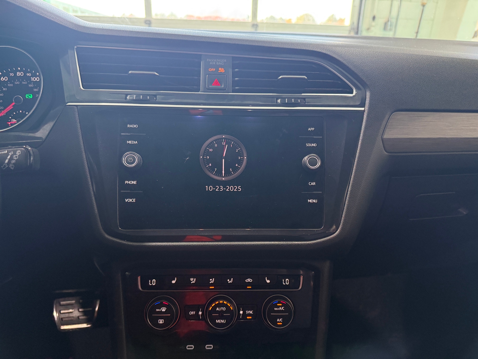 Thumbnail: 2021 Volkswagen Tiguan - 3