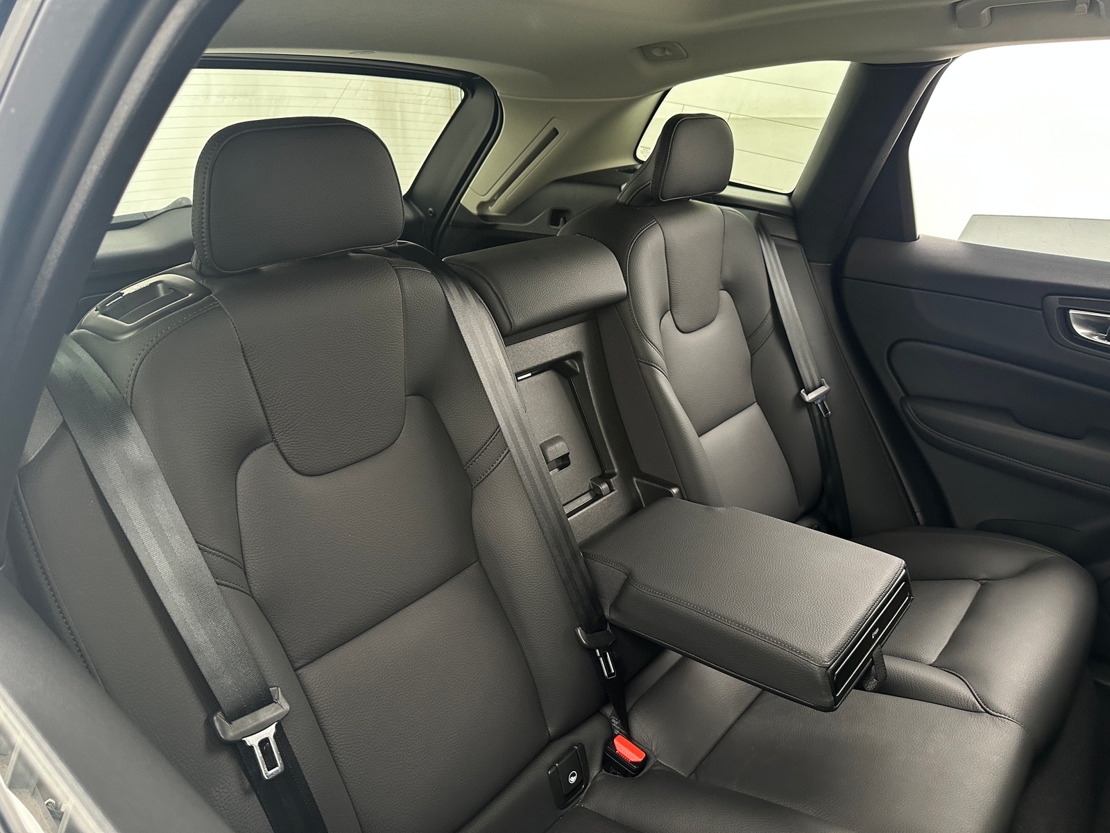 Thumbnail: 2025 Volvo XC60 - 5