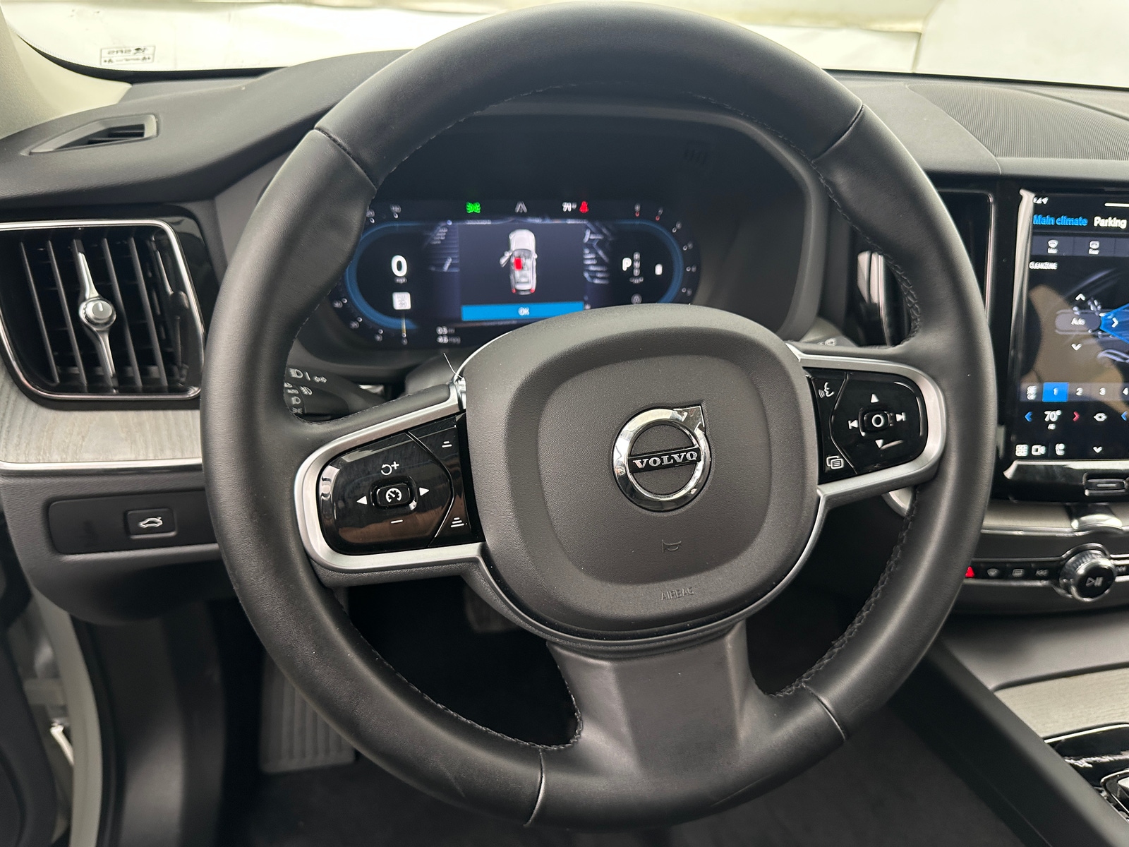 Thumbnail: 2025 Volvo XC60 - 4