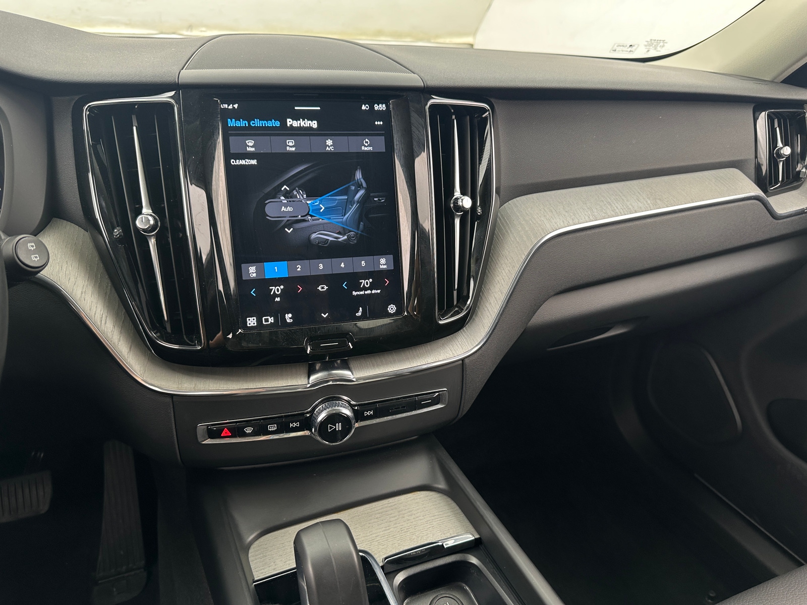 Thumbnail: 2025 Volvo XC60 - 3