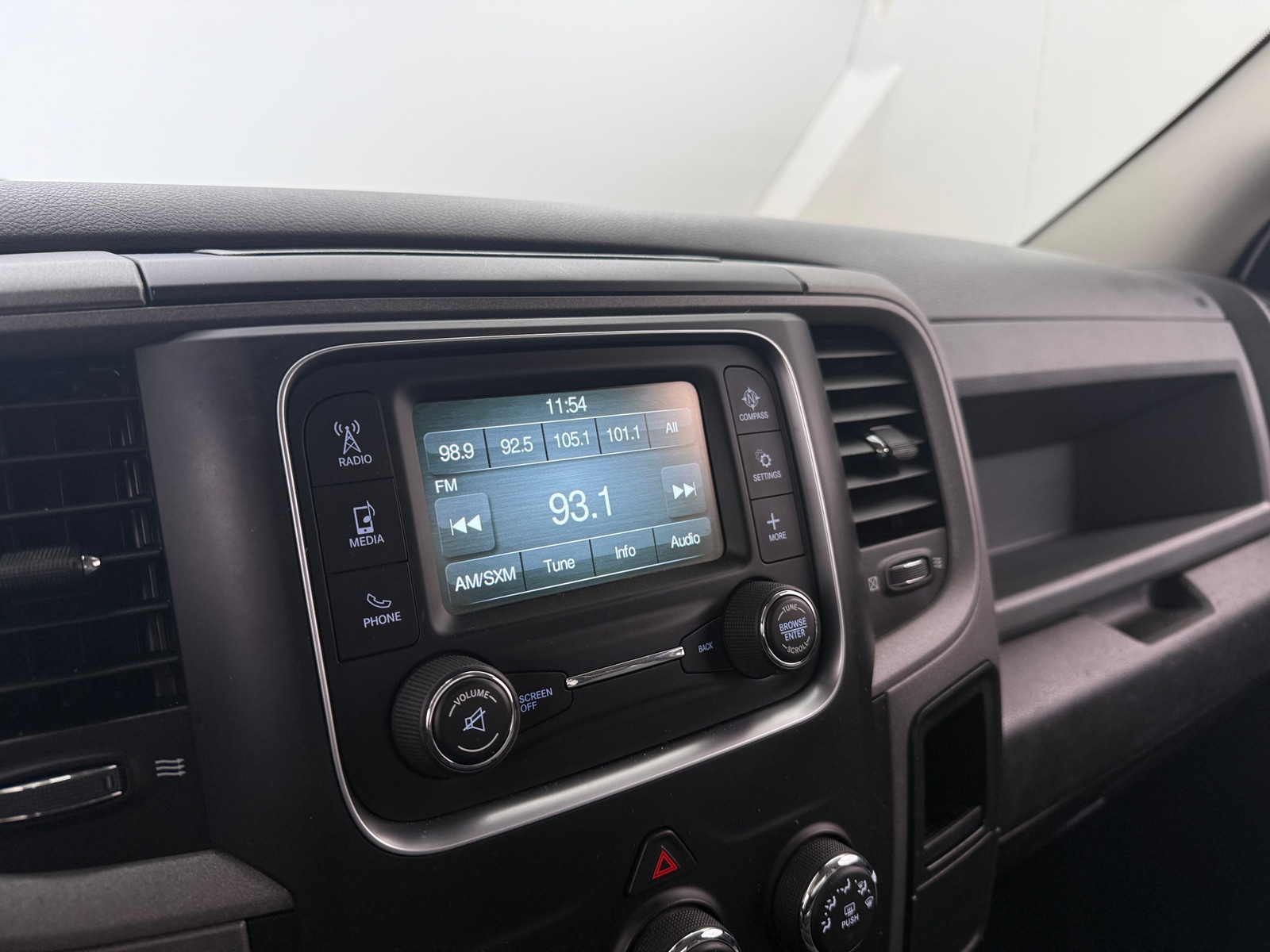 Thumbnail: 2019 RAM 1500 Classic - 3