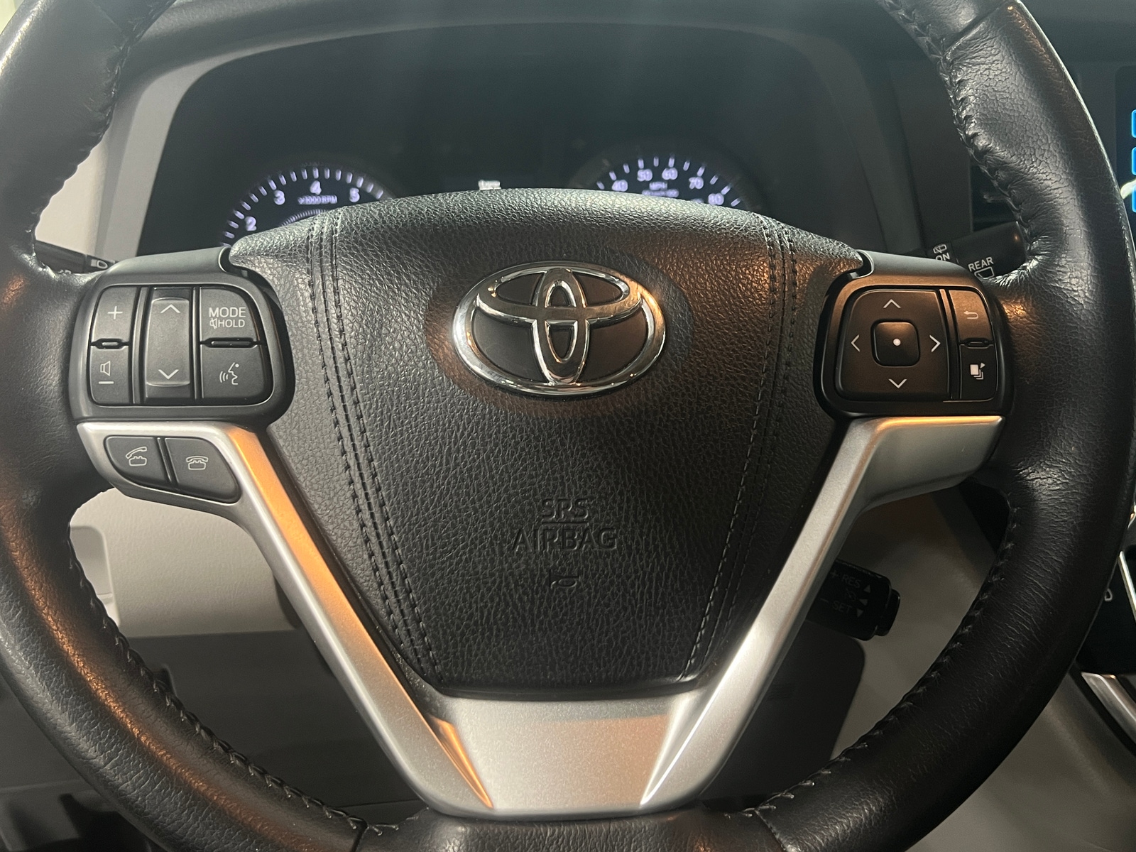 Thumbnail: 2016 Toyota Sienna - 4