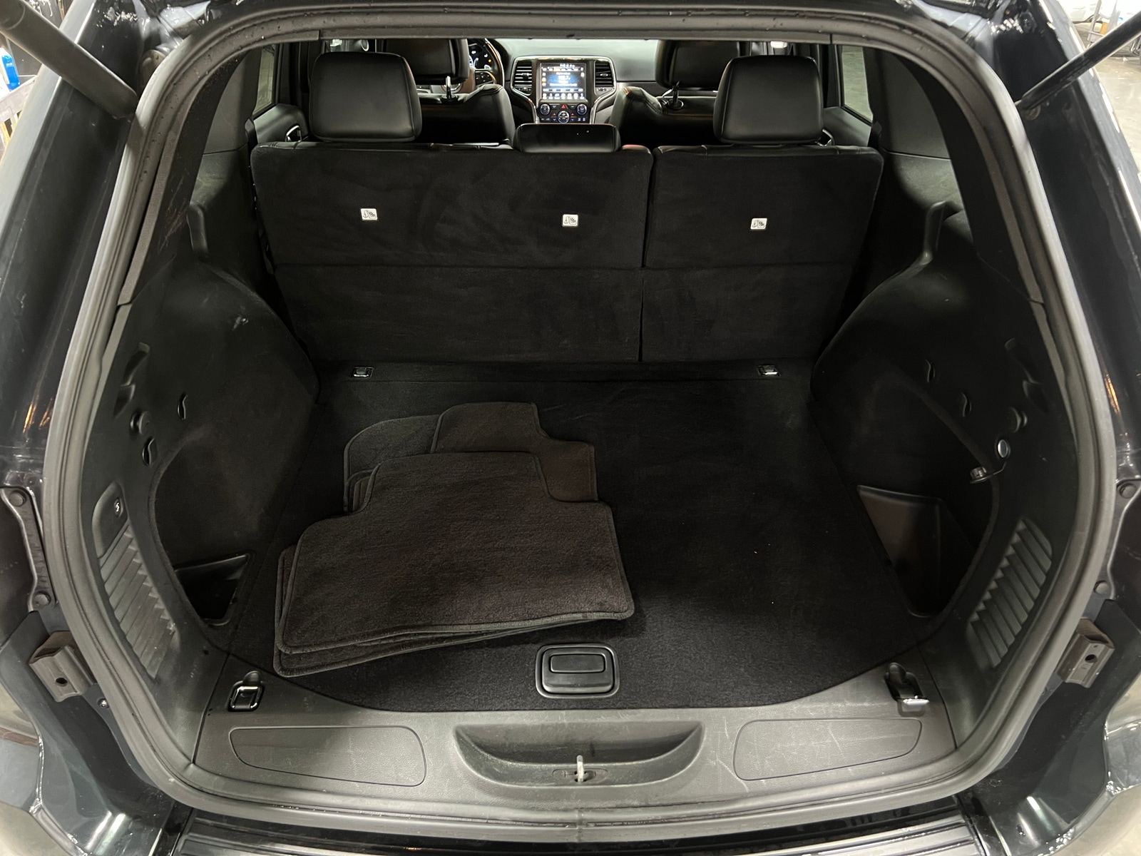 Thumbnail: 2017 Jeep Grand Cherokee - 7