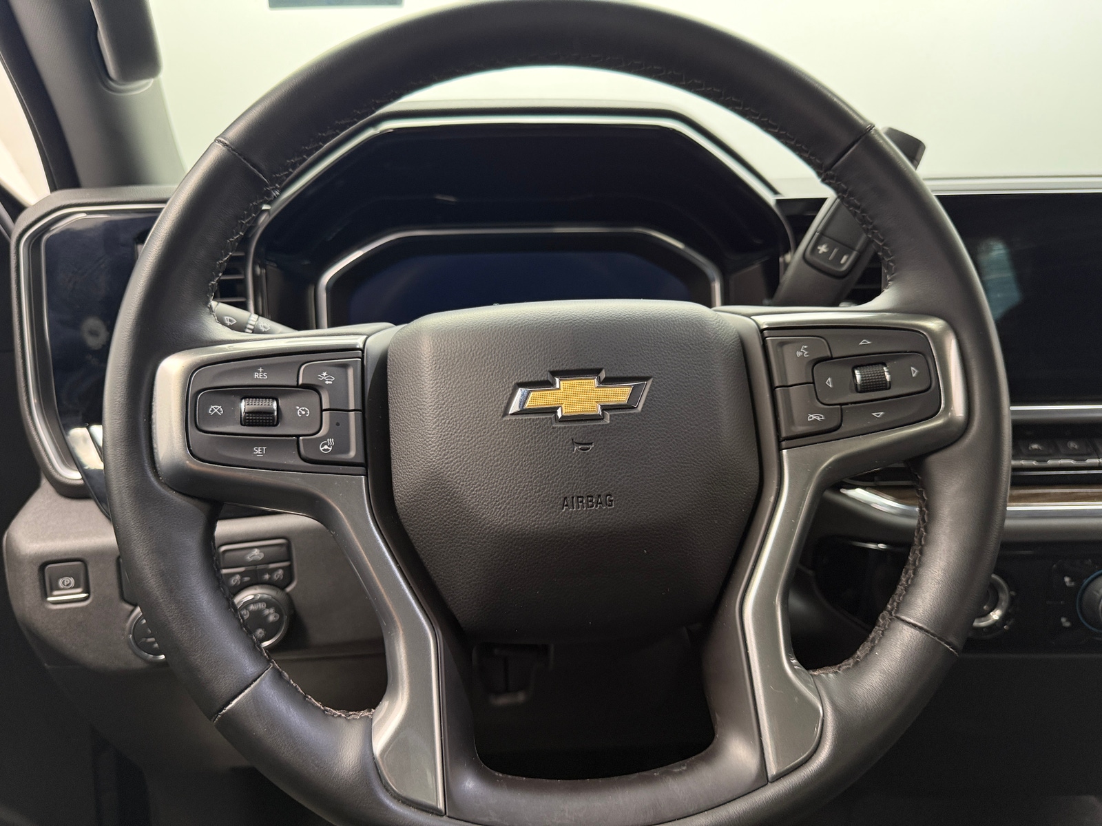 Thumbnail: 2023 Chevrolet Silverado 1500 - 5