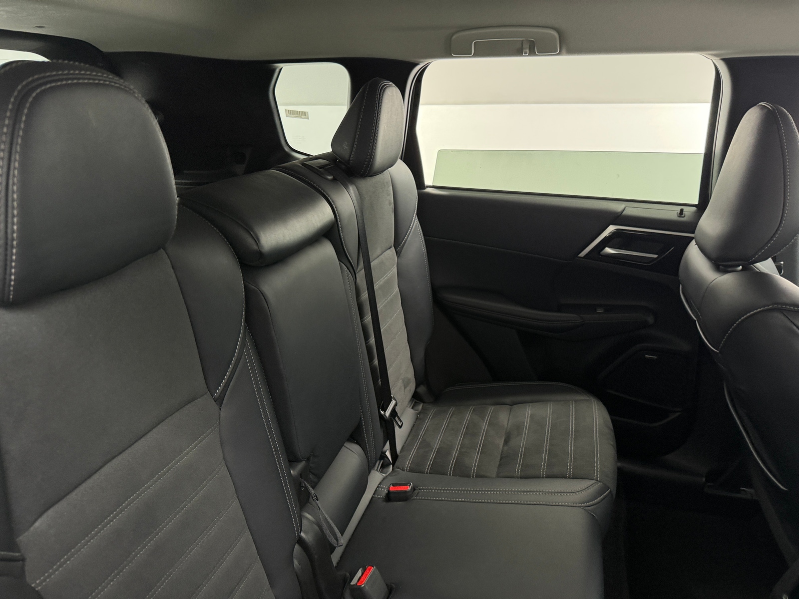 Thumbnail: 2025 Mitsubishi Outlander - 5