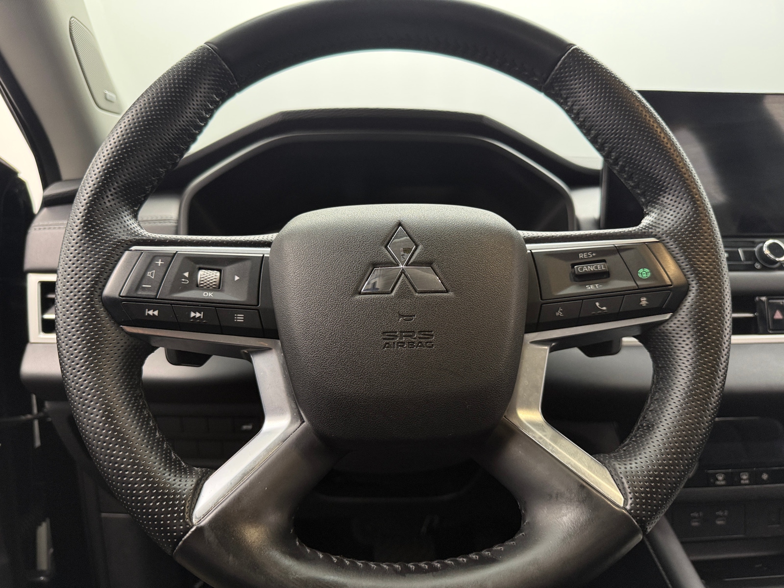 Thumbnail: 2025 Mitsubishi Outlander - 4