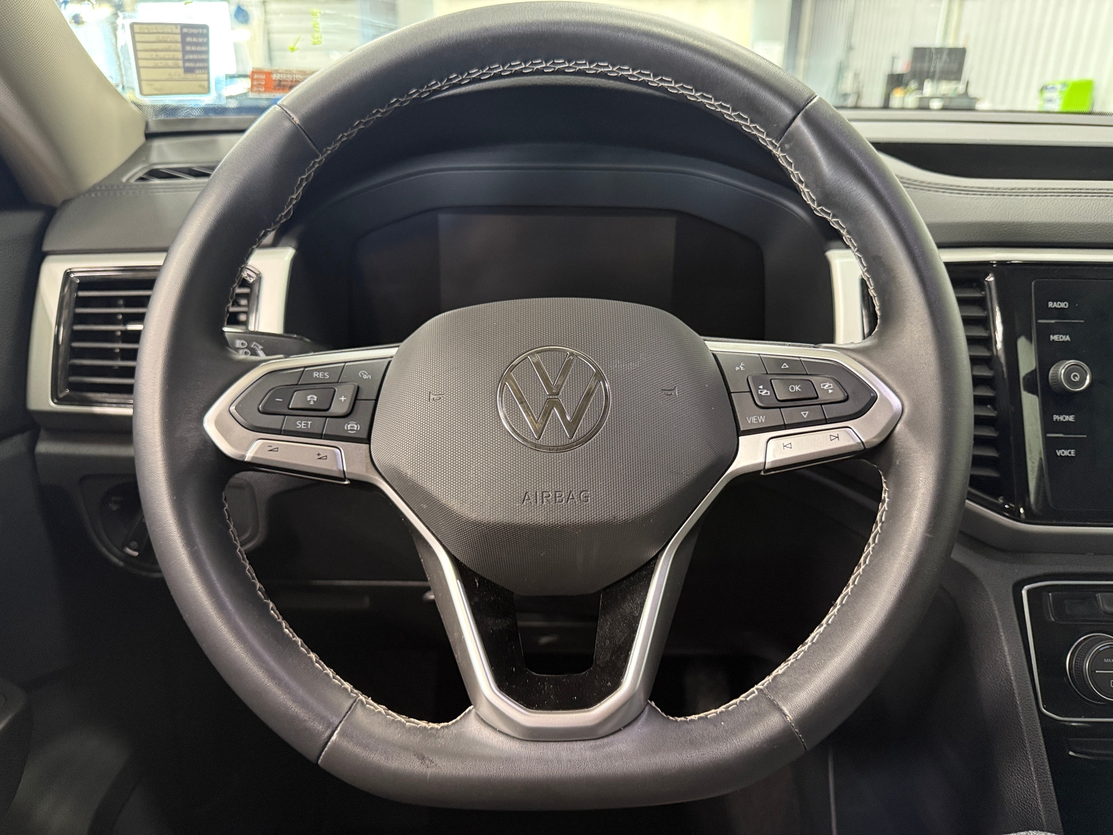 Thumbnail: 2022 Volkswagen Atlas - 4