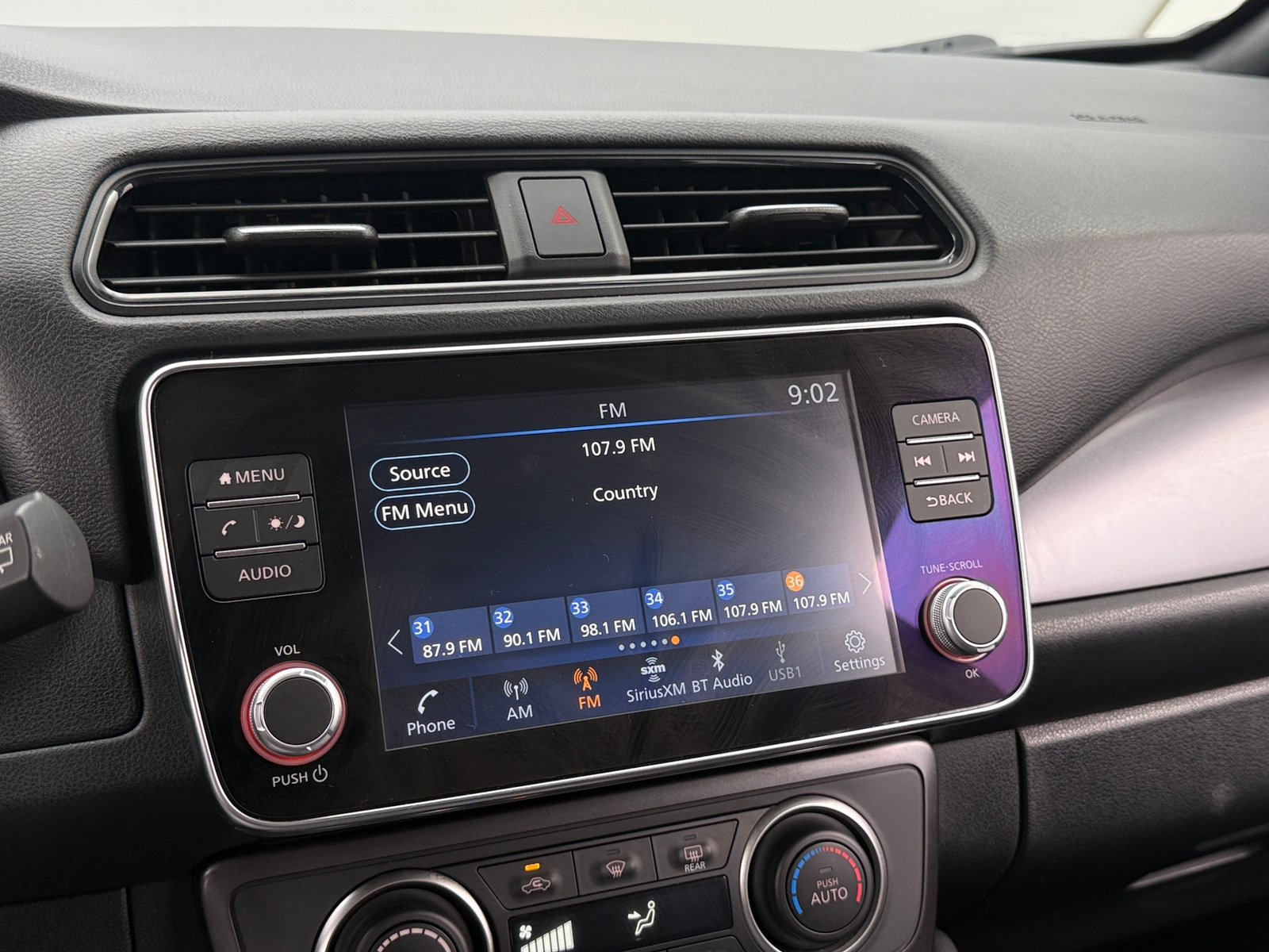 Thumbnail: 2022 Nissan Leaf - 4