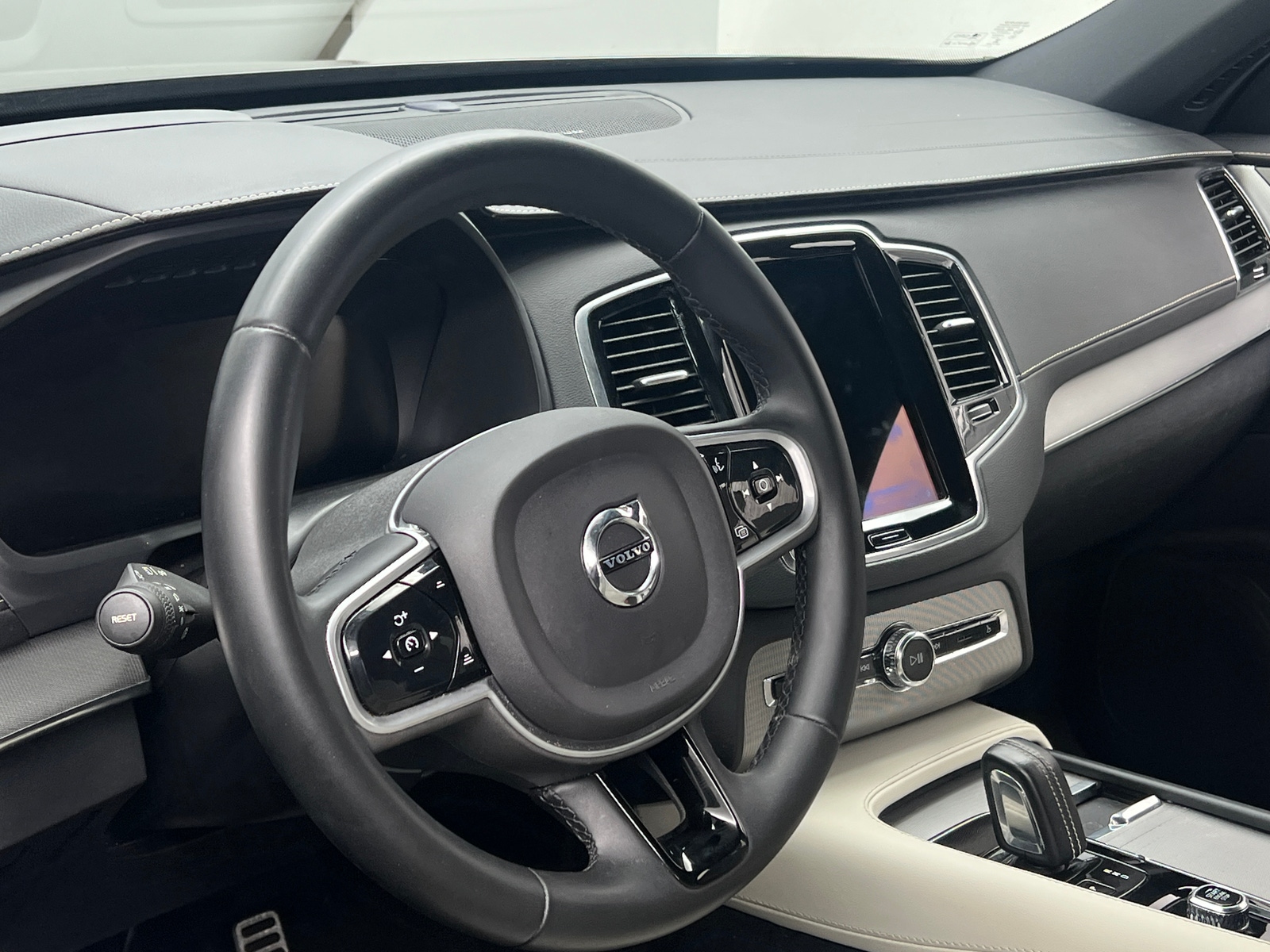 Thumbnail: 2022 Volvo XC90 - 4