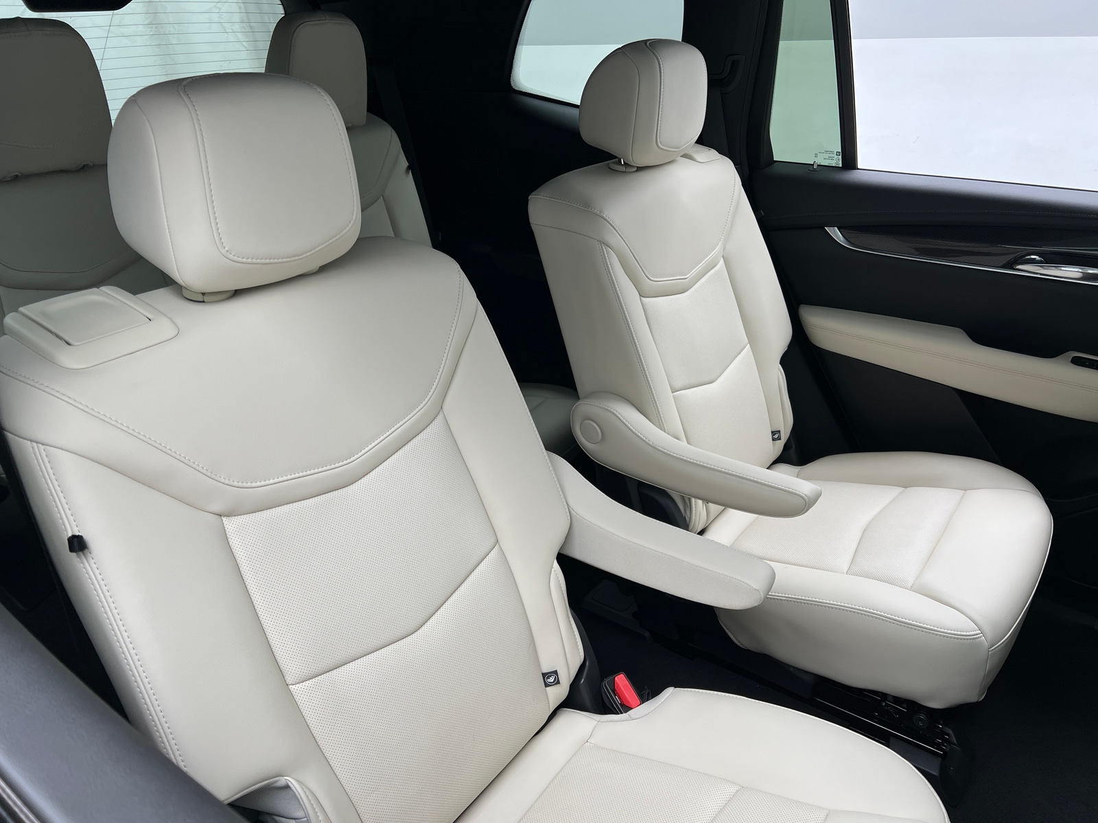 Thumbnail: 2024 Cadillac XT6 - 5