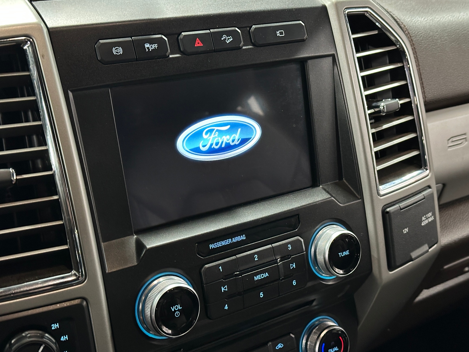 Thumbnail: 2017 Ford Econoline - 3