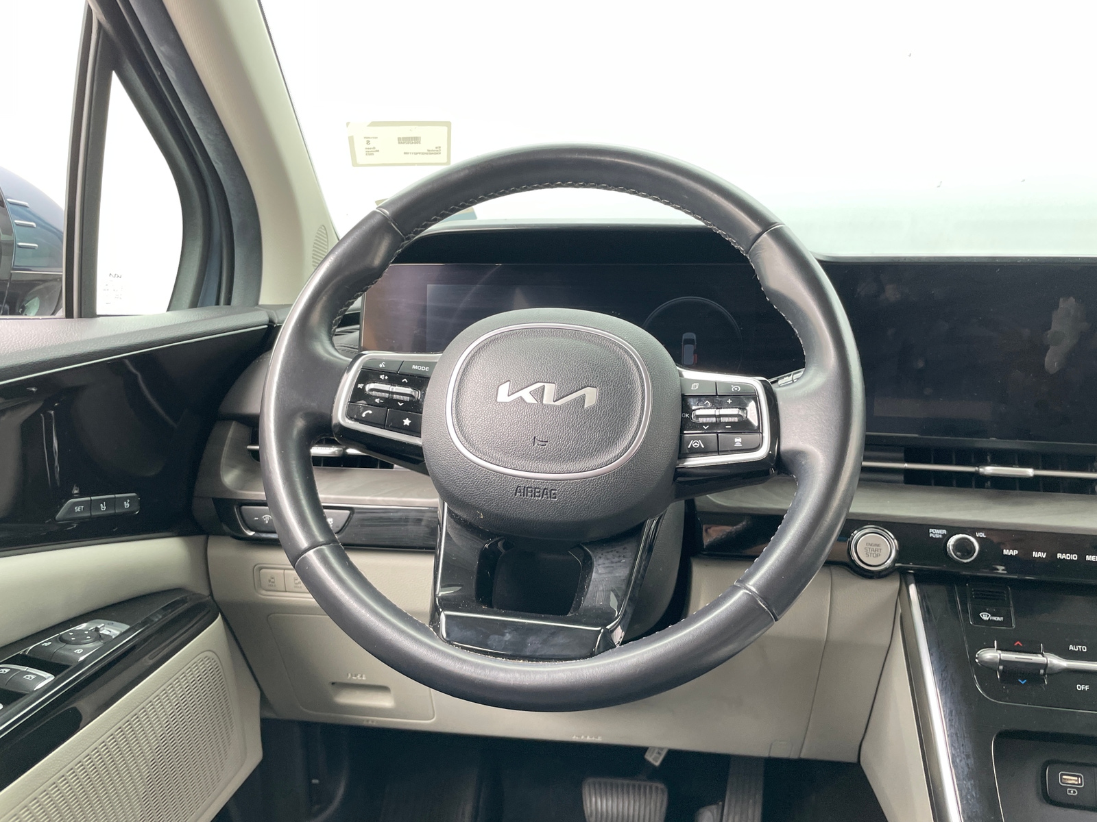 Thumbnail: 2023 Kia Carnival - 4