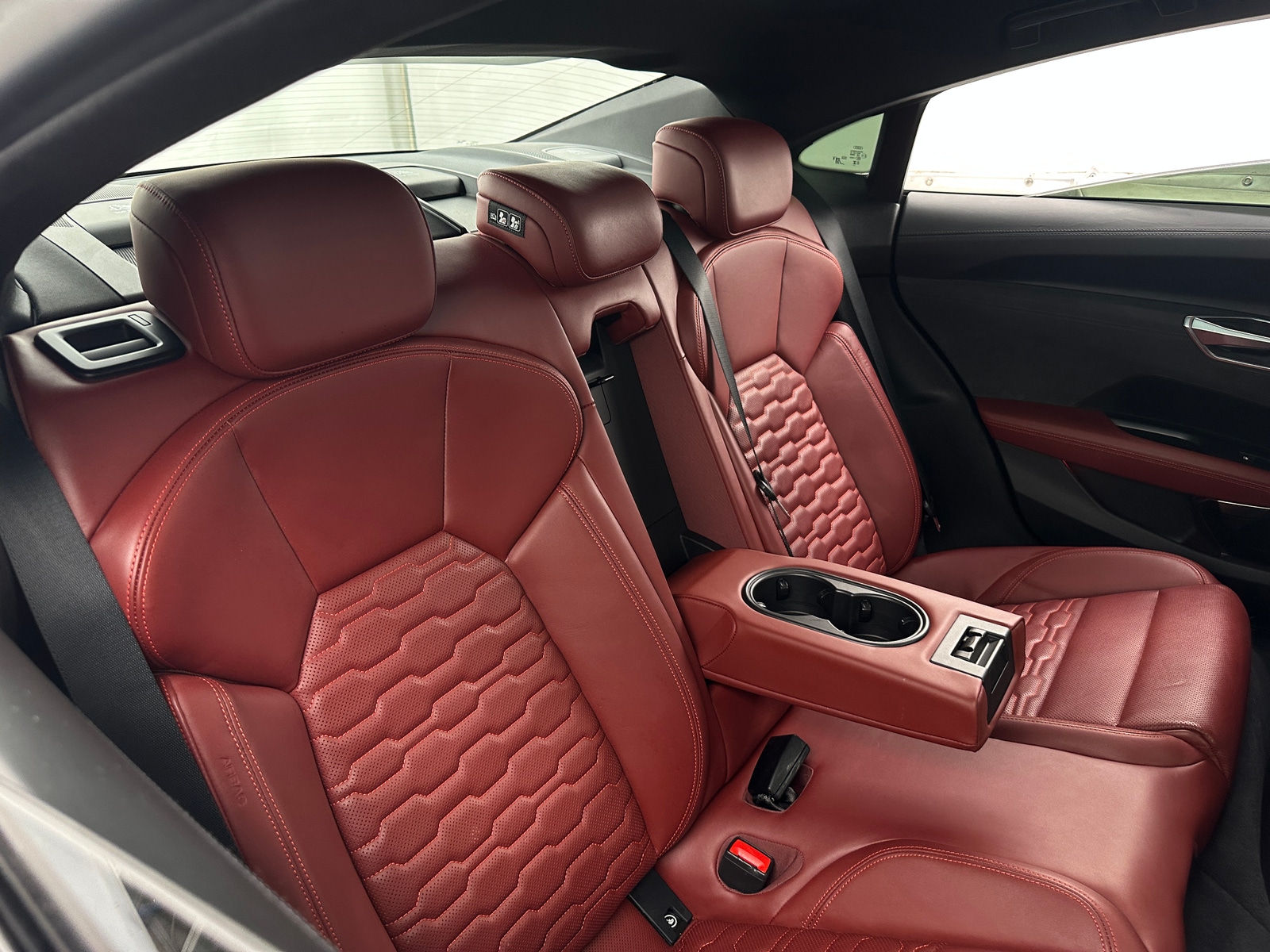 Thumbnail: 2023 Audi e-tron GT - 6