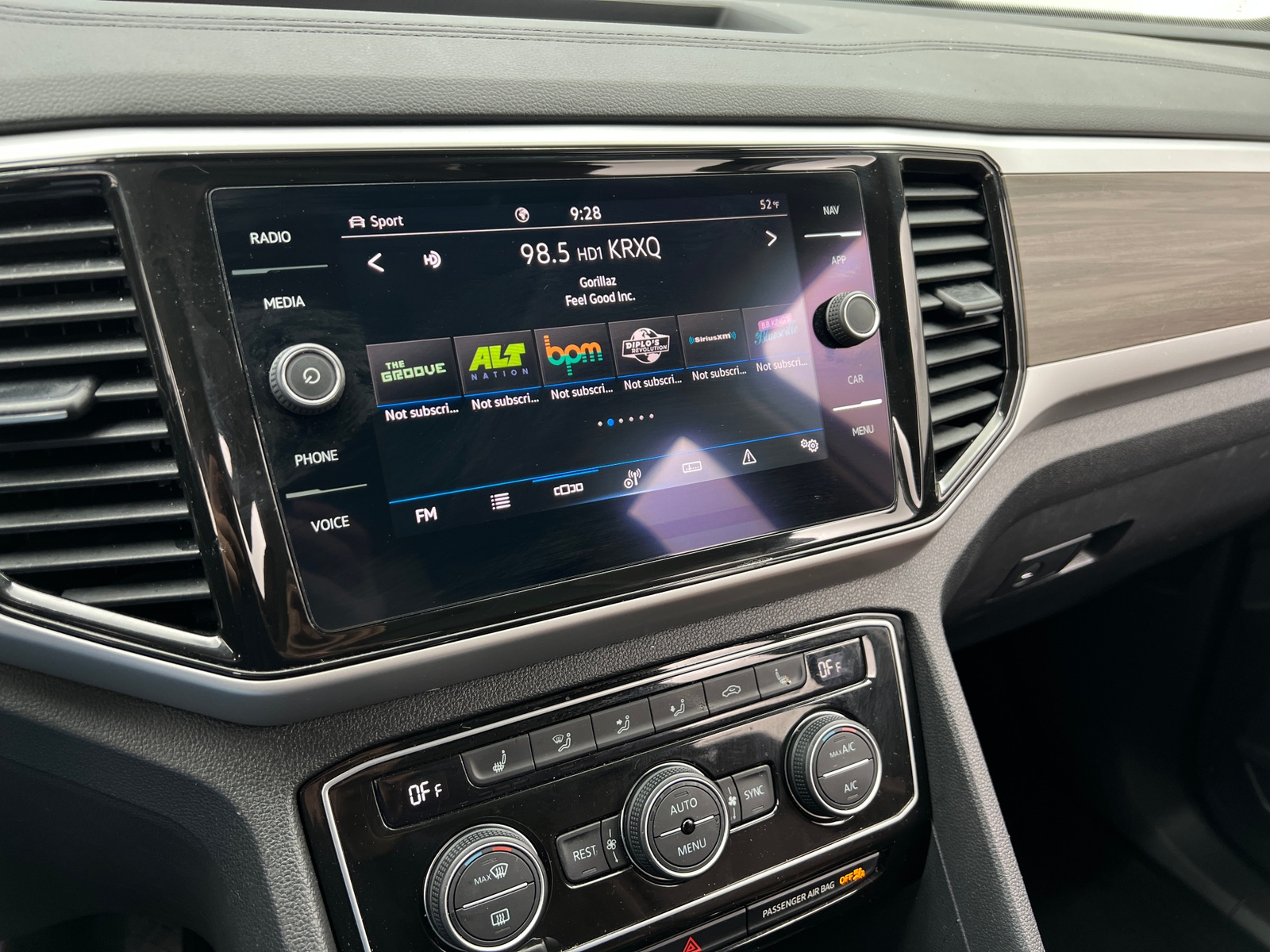 Thumbnail: 2022 Volkswagen Atlas - 3