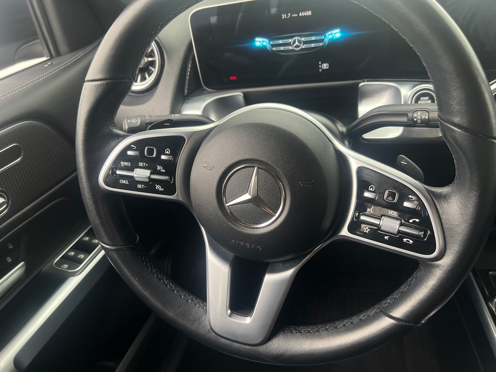 Thumbnail: 2021 Mercedes-Benz GLB - 4