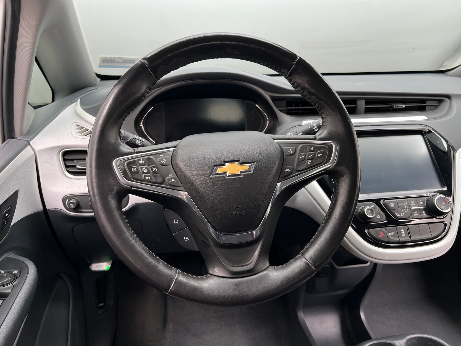 Thumbnail: 2017 Chevrolet Bolt EV - 4