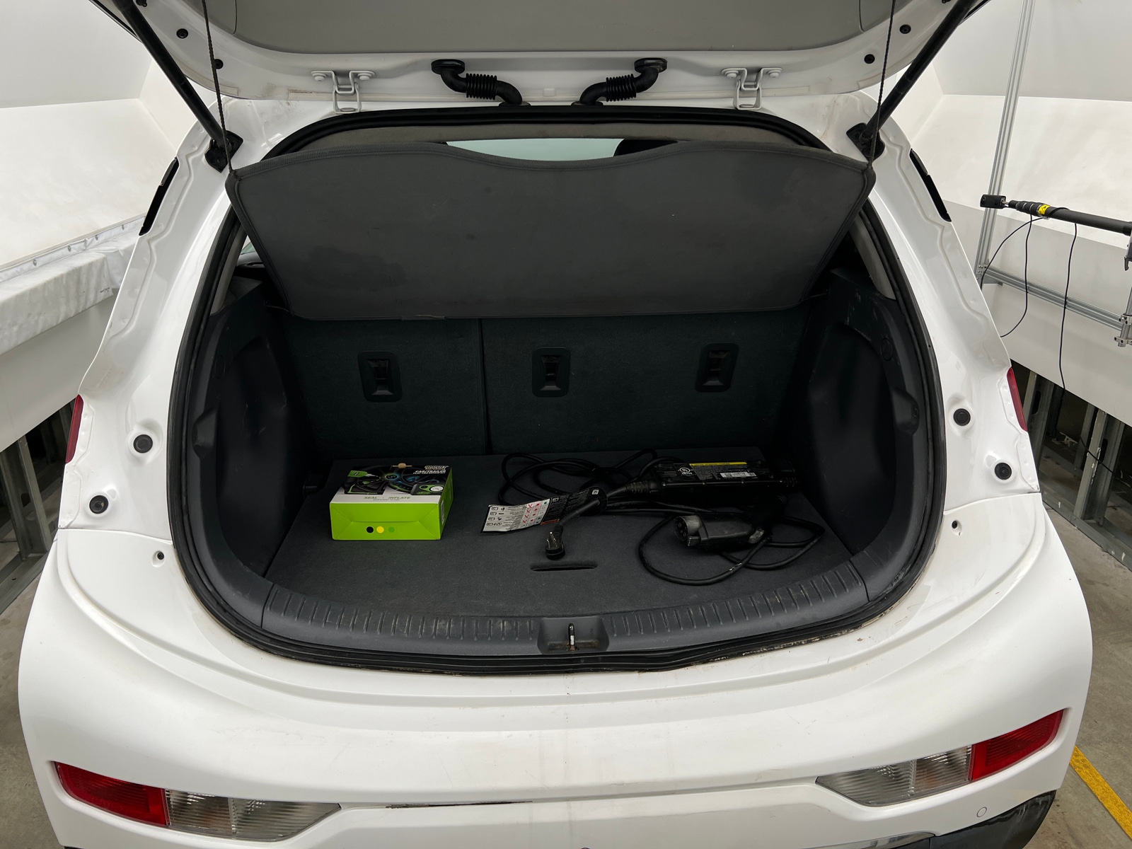 Thumbnail: 2017 Chevrolet Bolt EV - 6