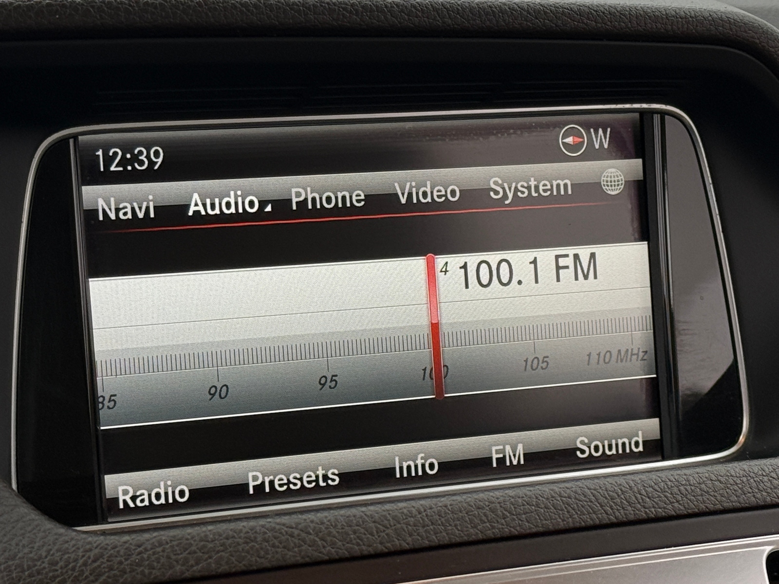 Thumbnail: 2014 Mercedes-Benz E-Class - 3