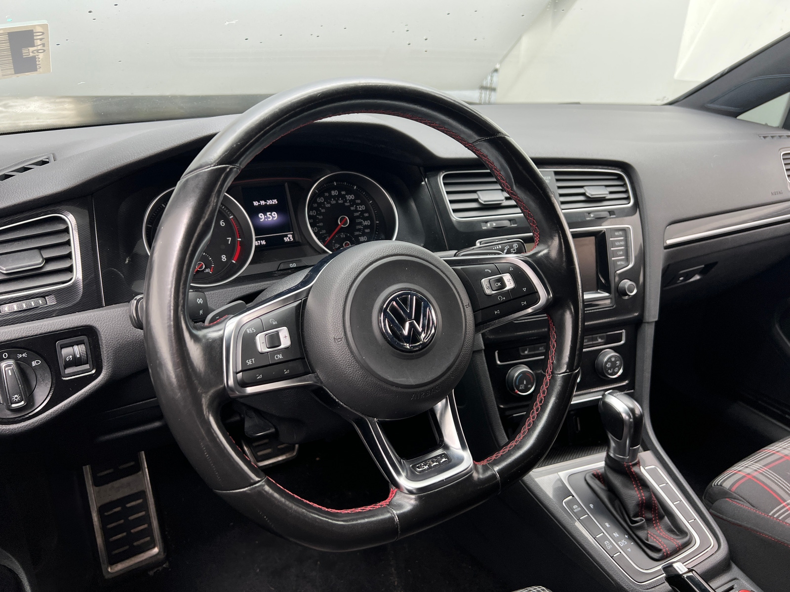 Thumbnail: 2015 Volkswagen Golf - 5