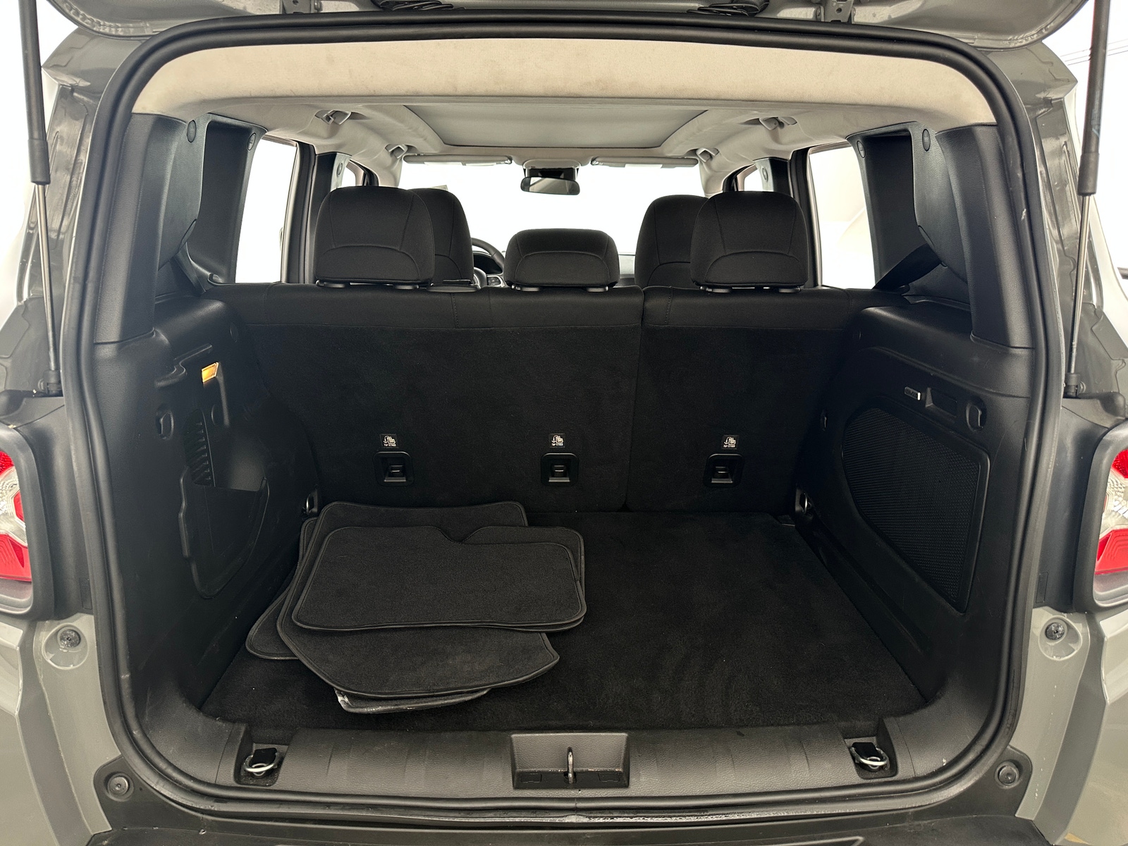 Thumbnail: 2021 Jeep Renegade - 7