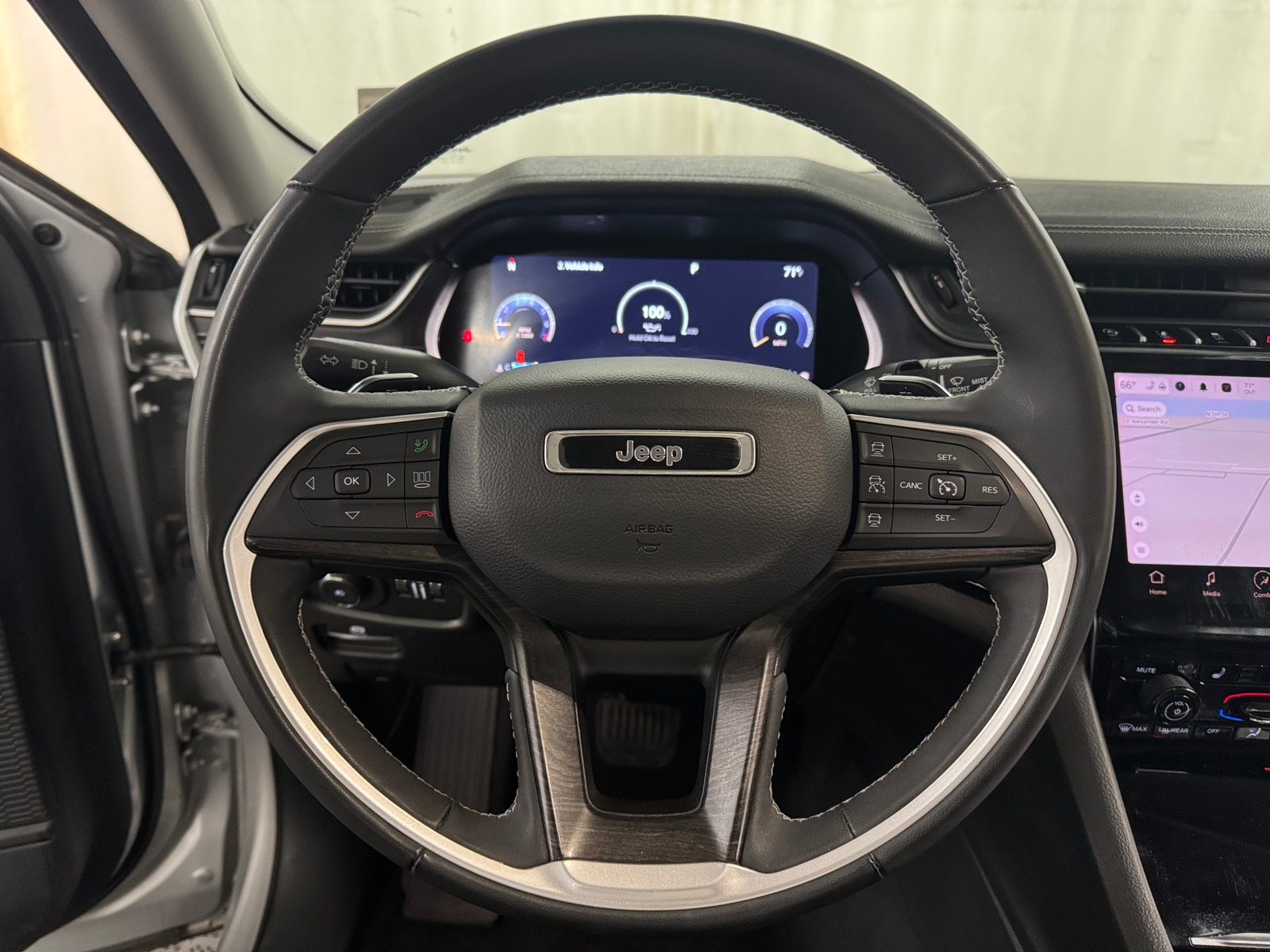 Thumbnail: 2023 Jeep Grand Cherokee L - 4