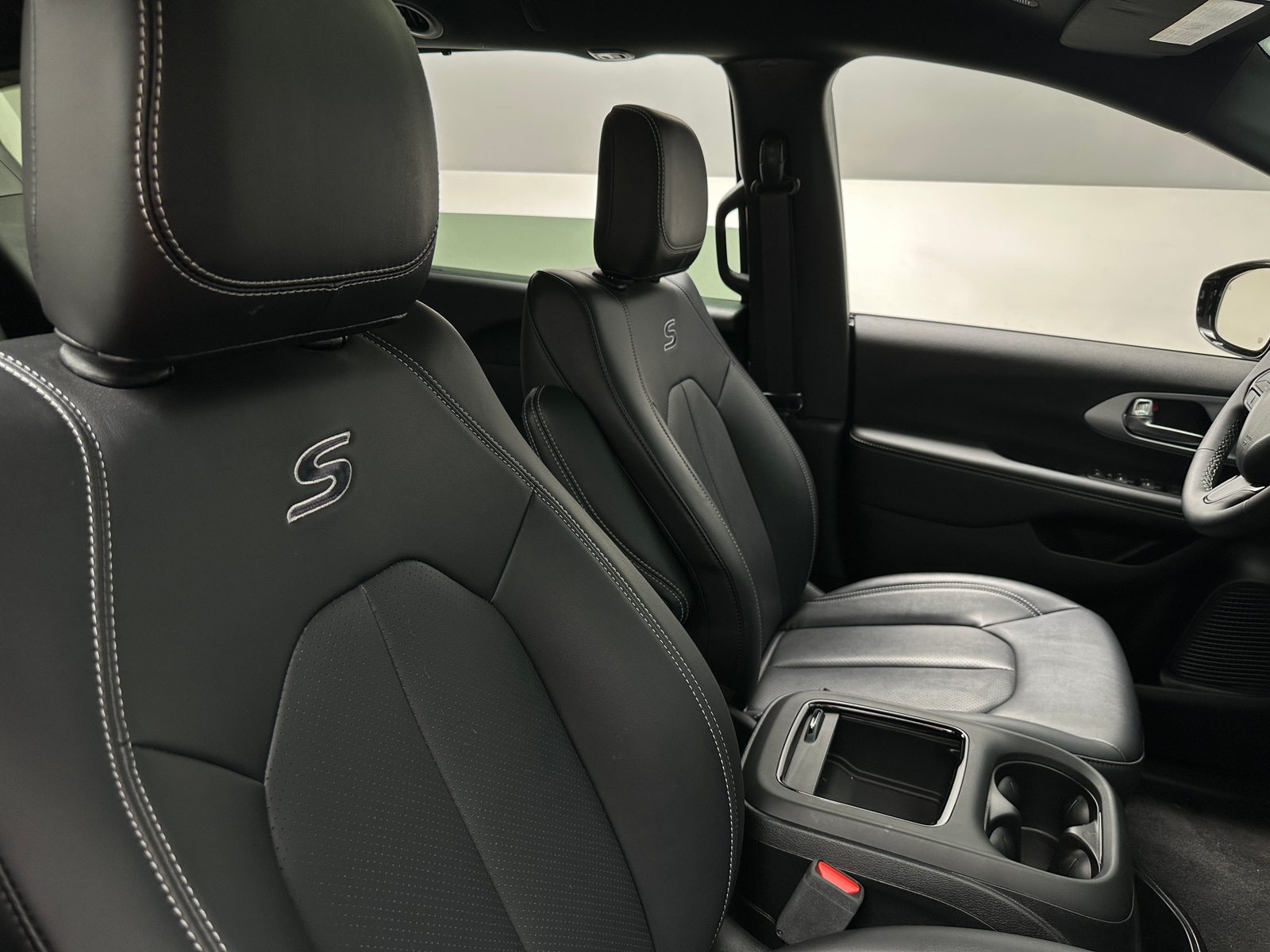 Thumbnail: 2024 Chrysler Pacifica - 2