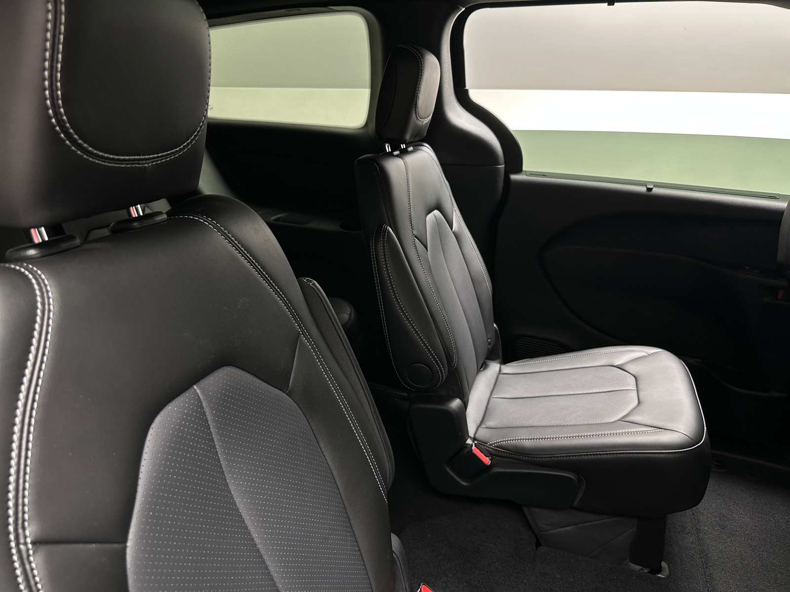 Thumbnail: 2024 Chrysler Pacifica - 6