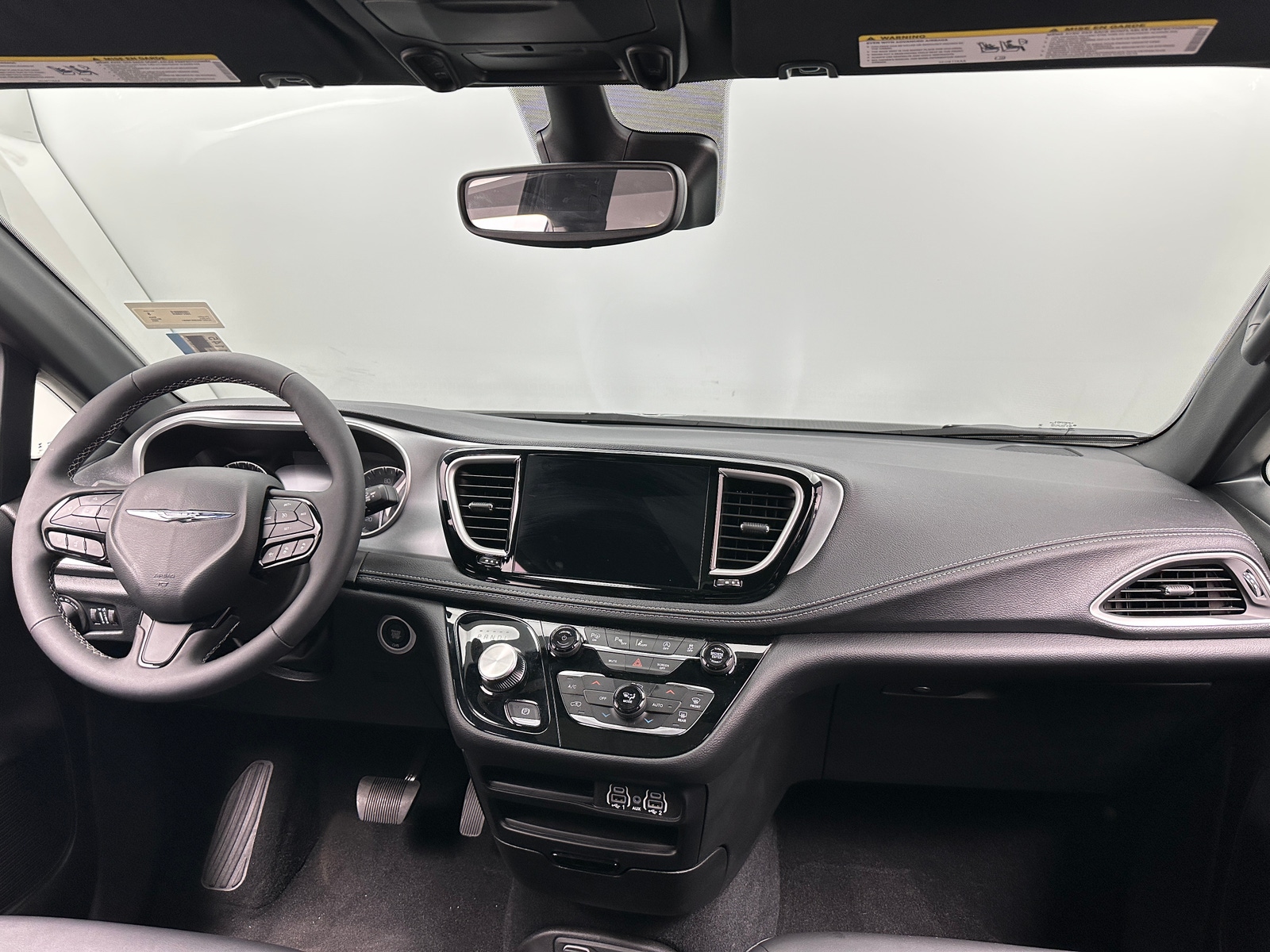 Thumbnail: 2024 Chrysler Pacifica - 3