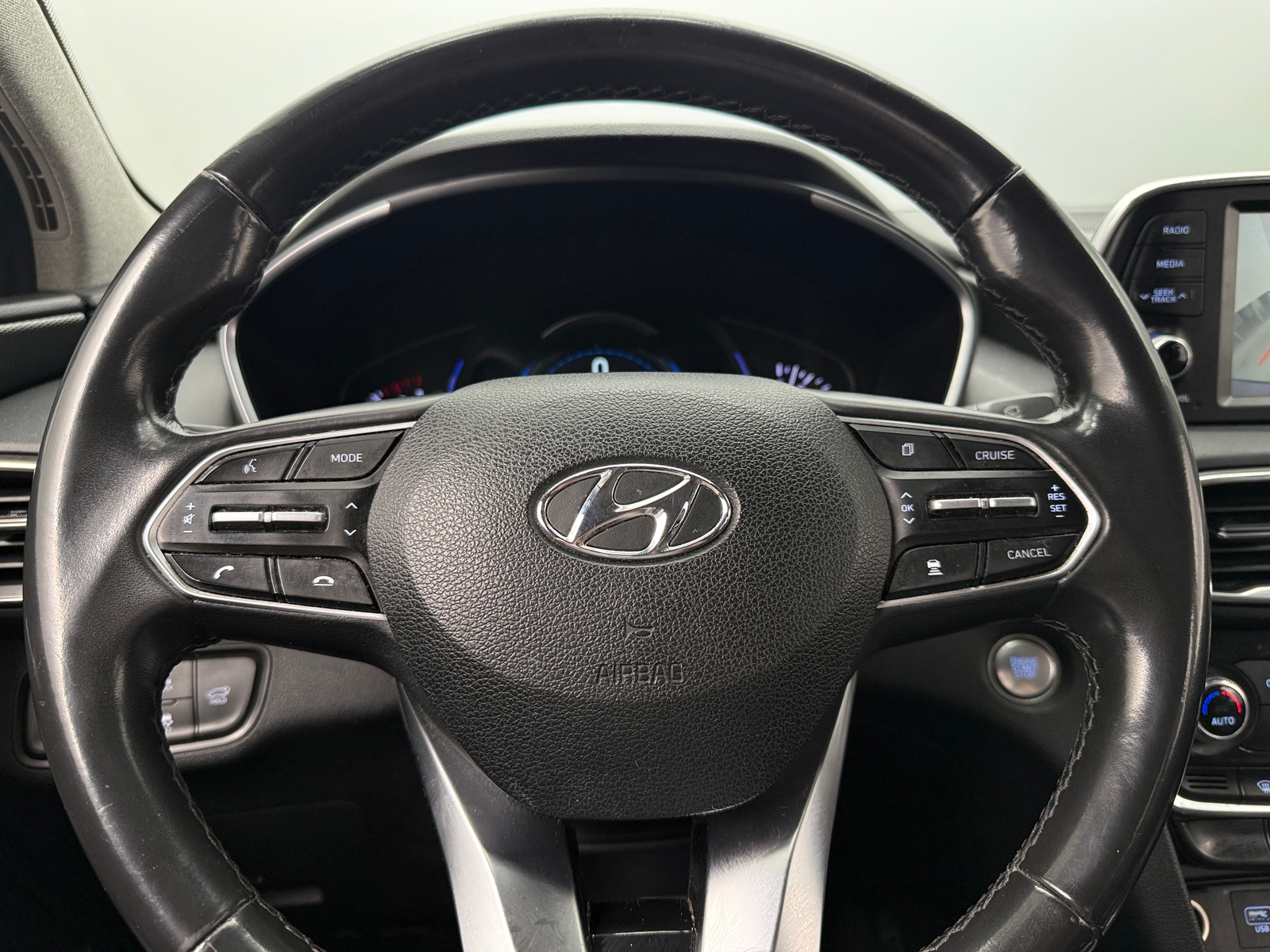 Thumbnail: 2019 Hyundai Santa Fe - 4