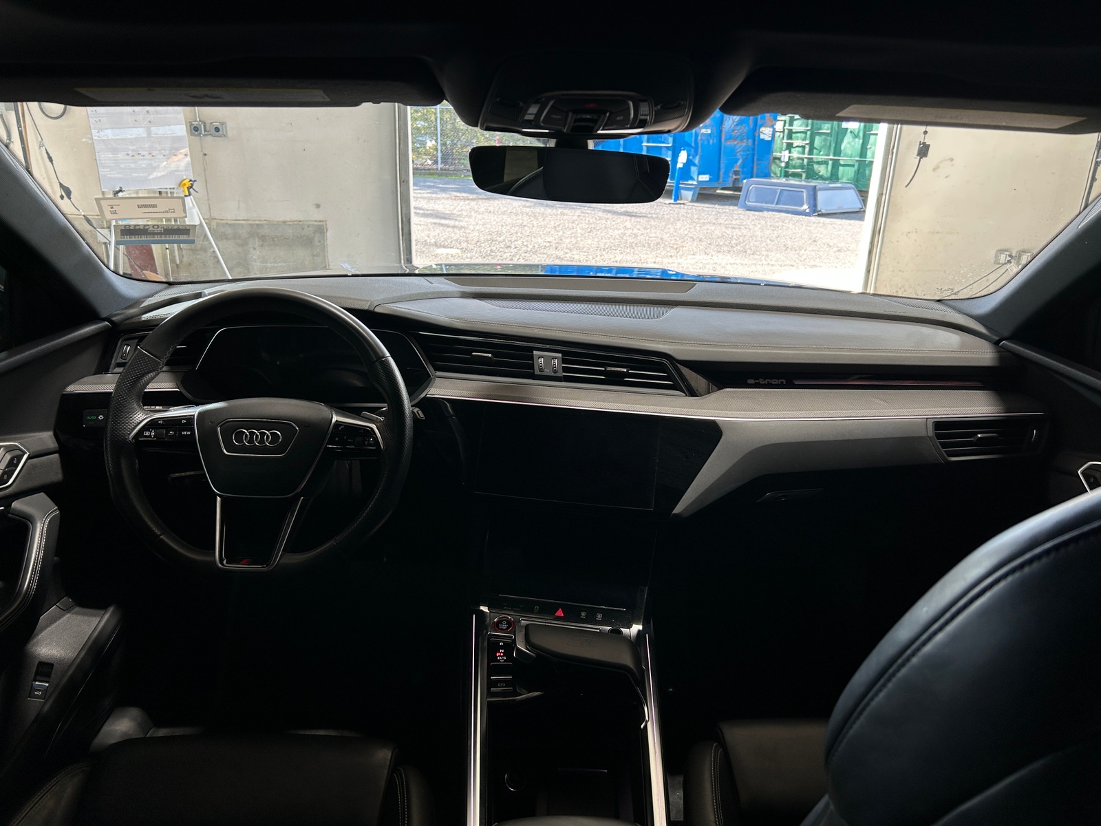 Thumbnail: 2022 Audi e-tron S - 2