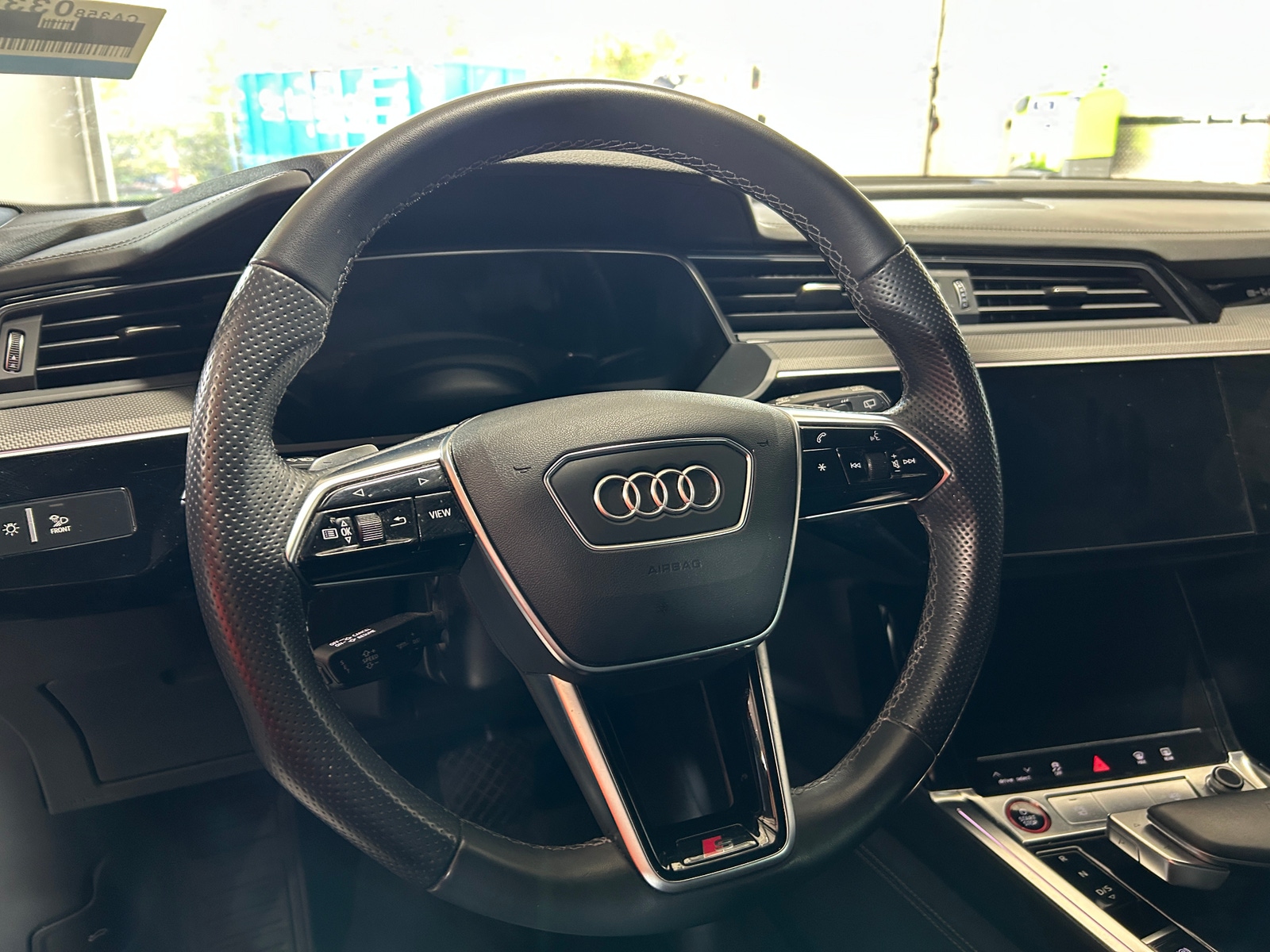 Thumbnail: 2022 Audi e-tron S - 4