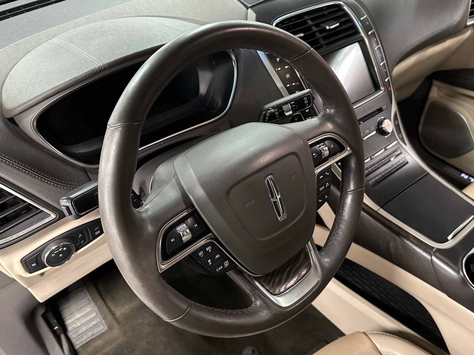 Thumbnail: 2019 Lincoln Nautilus - 4