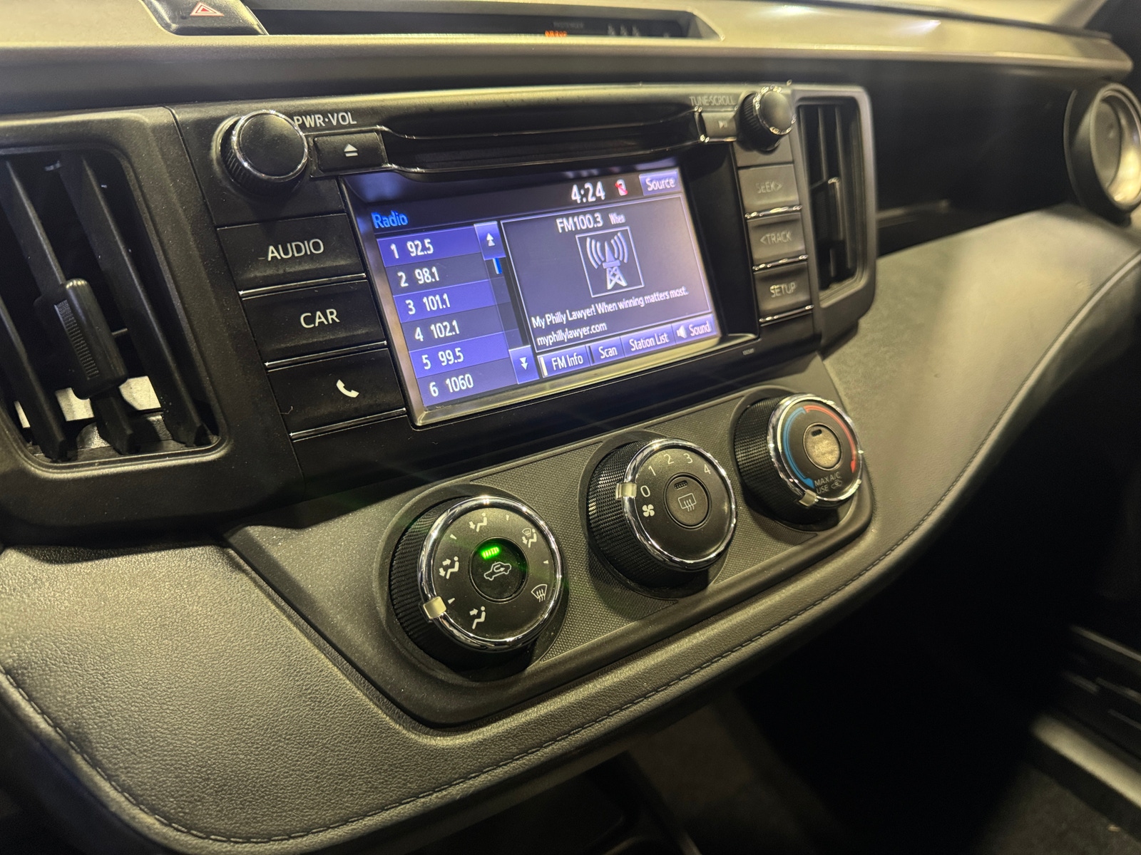 Thumbnail: 2018 Toyota RAV4 - 4