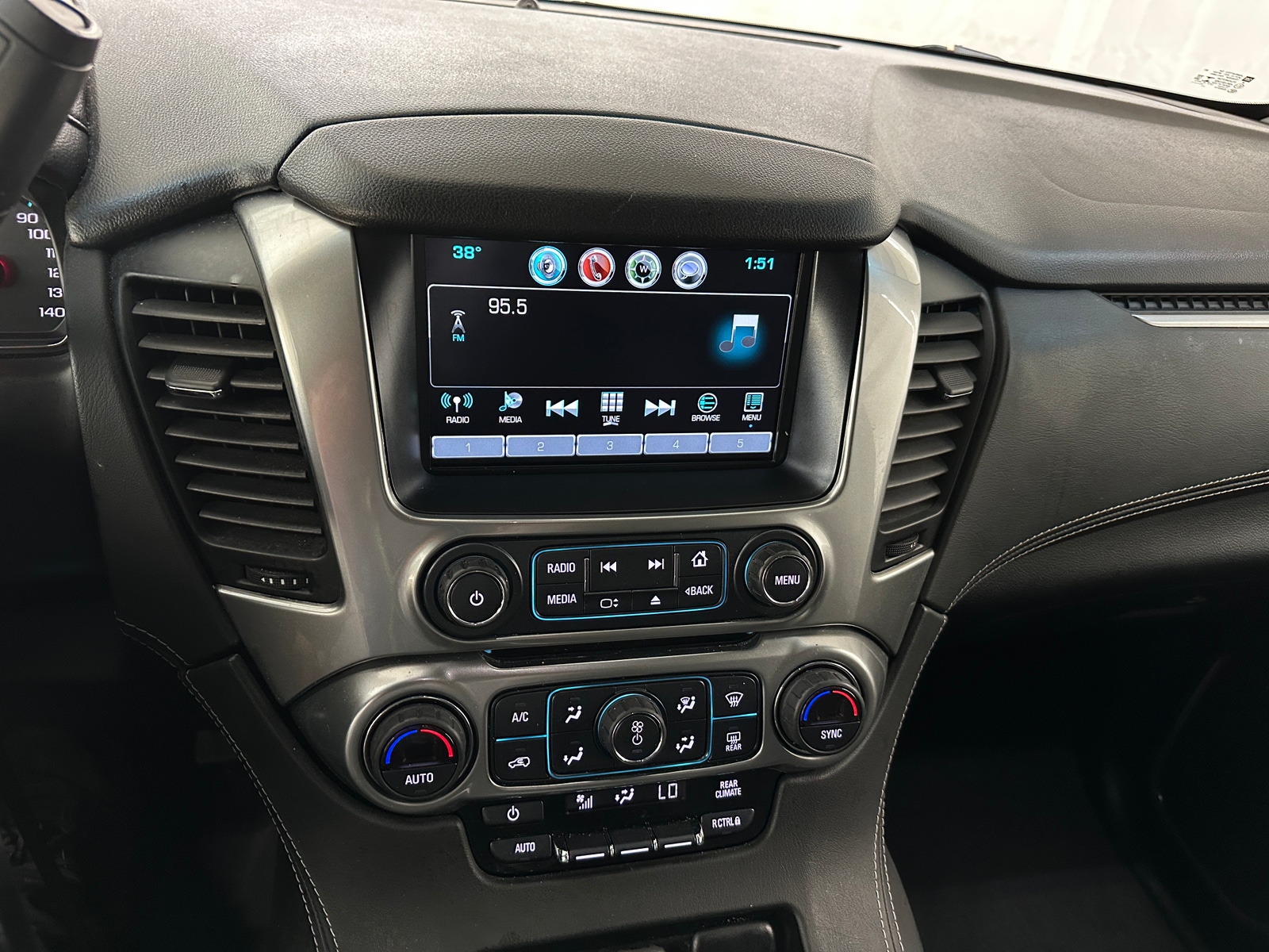 Thumbnail: 2019 Chevrolet Tahoe - 4