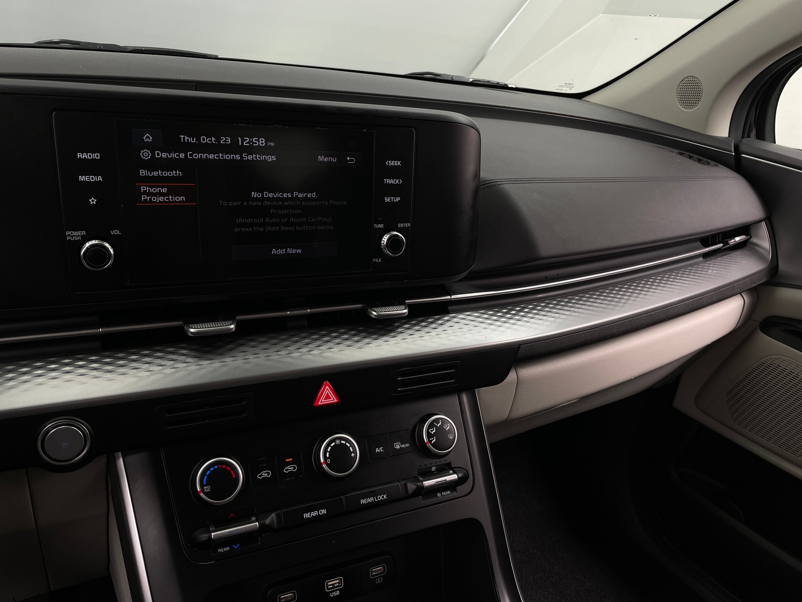 Thumbnail: 2024 Kia Carnival - 3