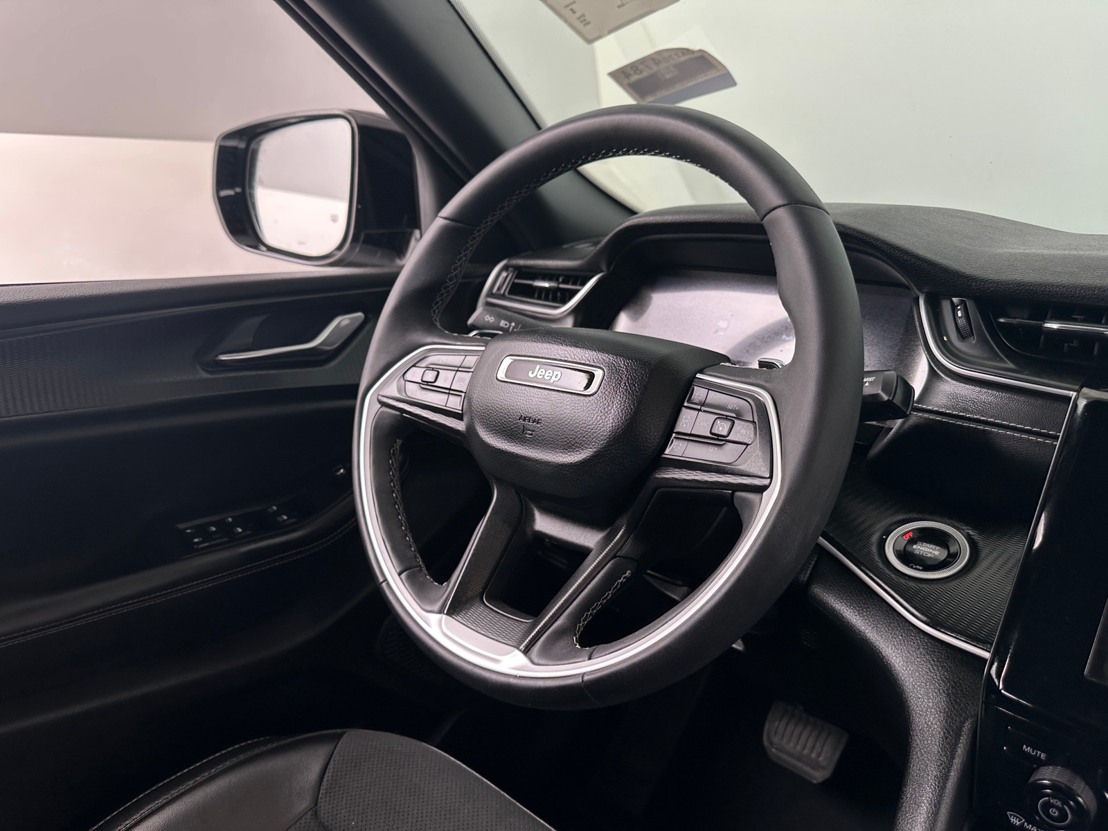 Thumbnail: 2024 Jeep Grand Cherokee L - 4