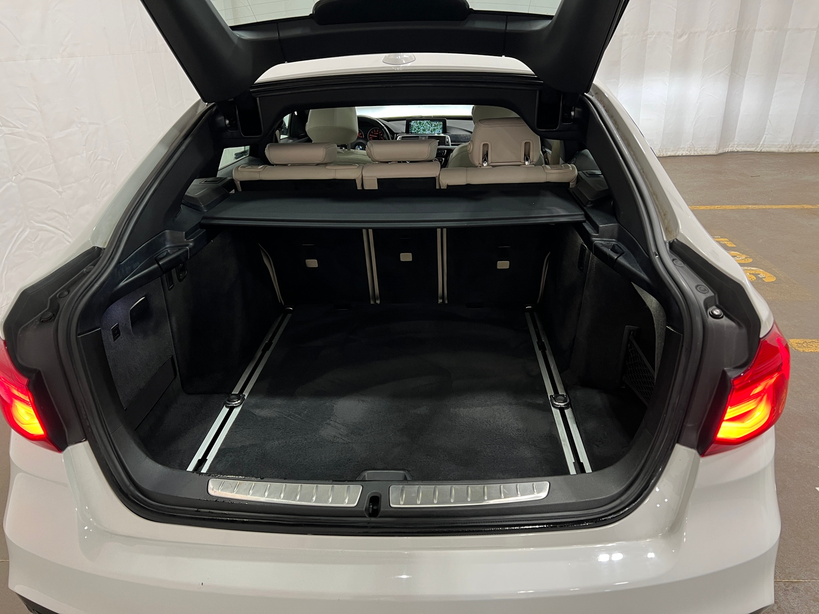 Thumbnail: 2017 BMW 3 Series - 6