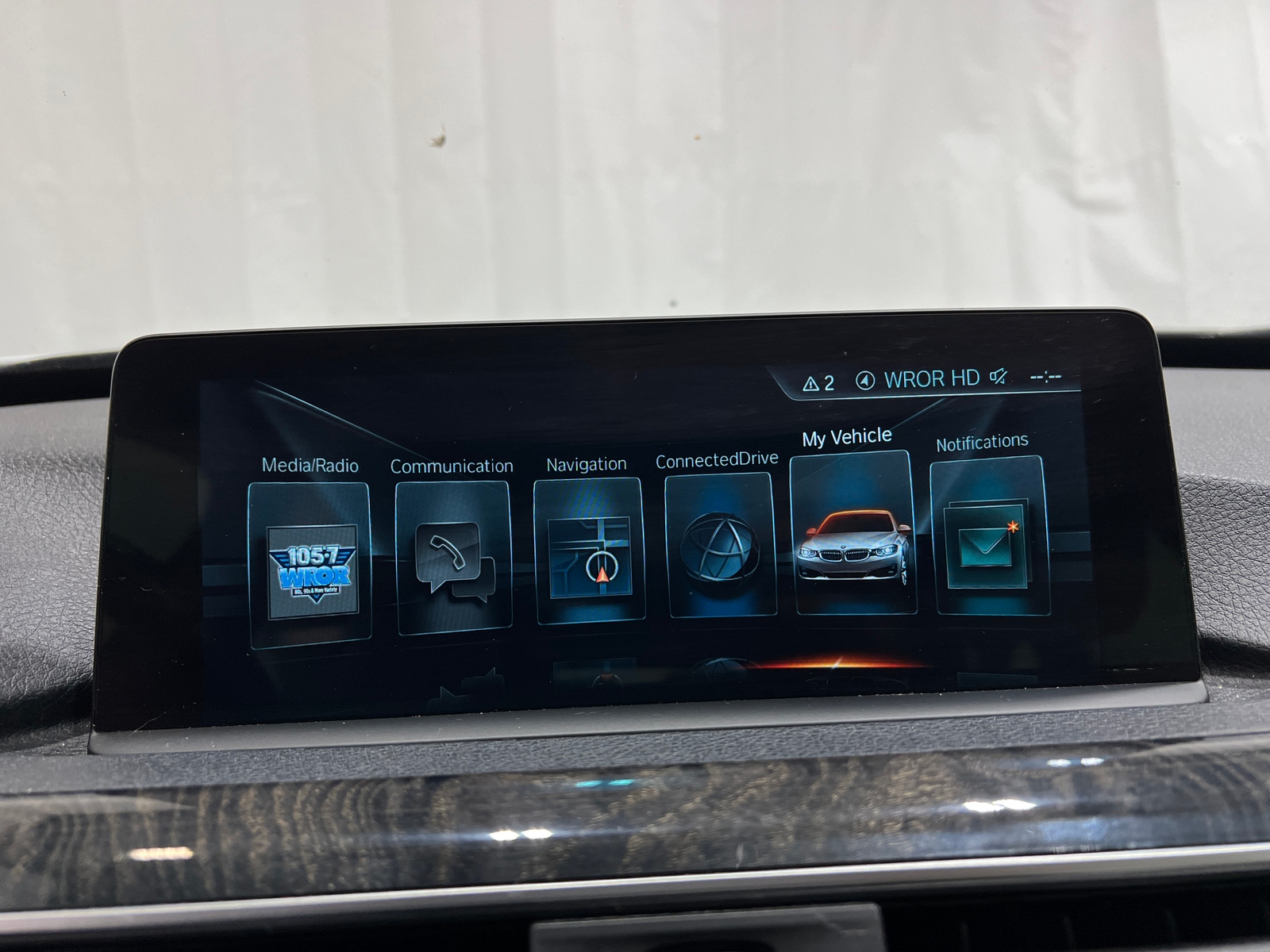 Thumbnail: 2017 BMW 3 Series - 3