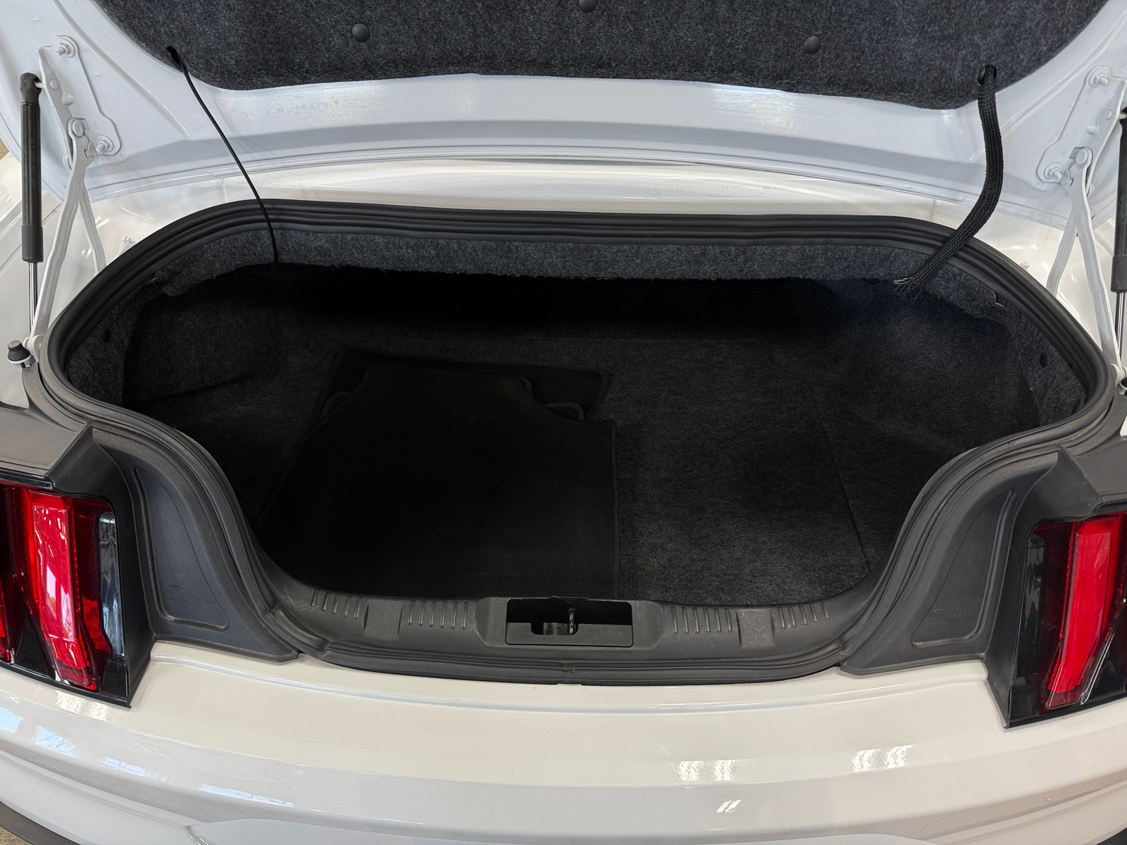 Thumbnail: 2018 Ford Mustang - 6