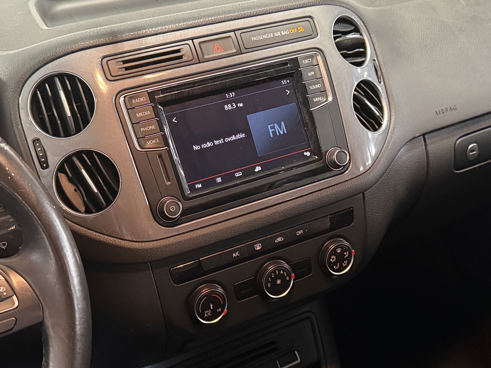 Thumbnail: 2017 Volkswagen Tiguan - 4