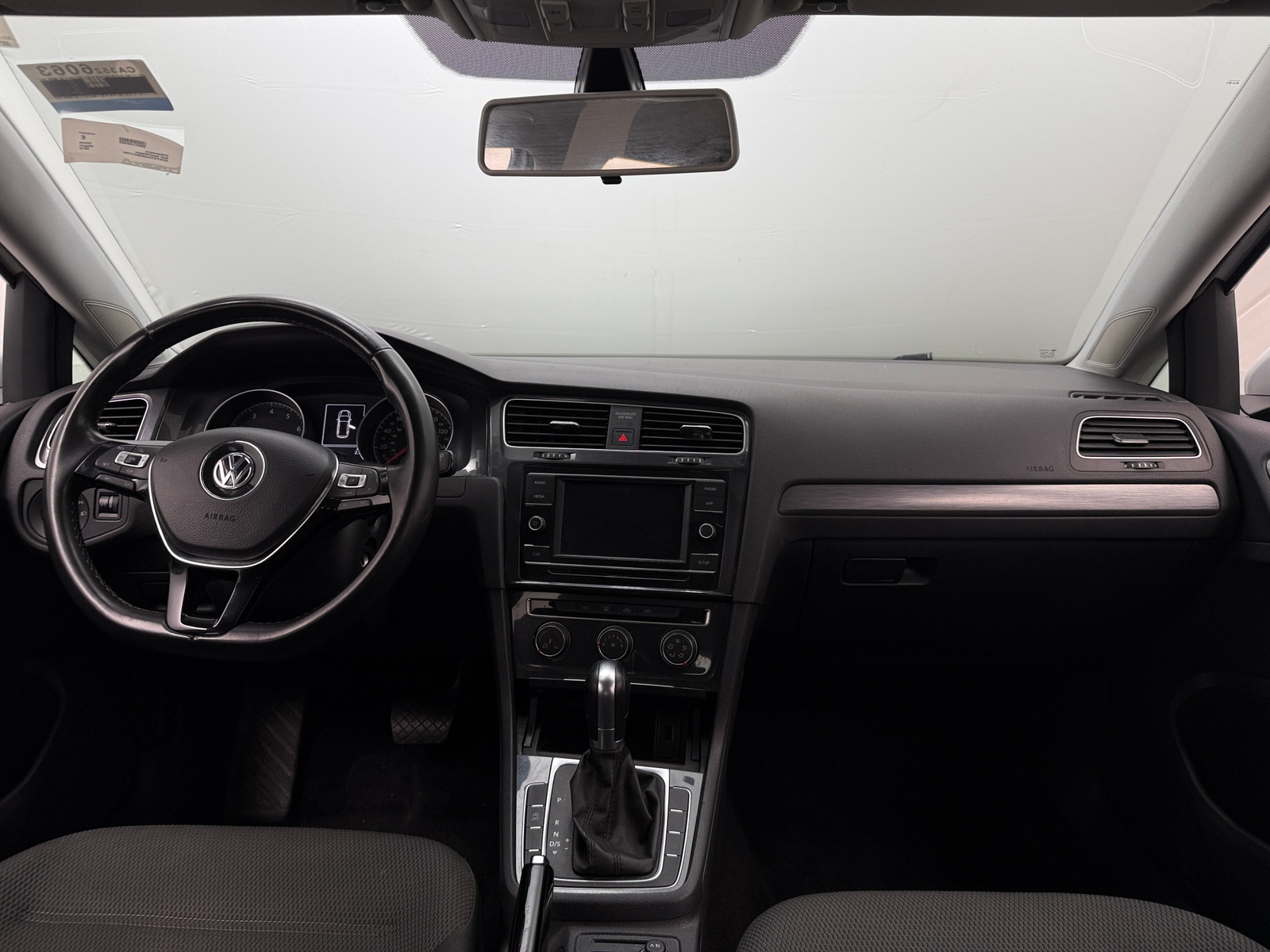 Thumbnail: 2019 Volkswagen e-Golf - 3