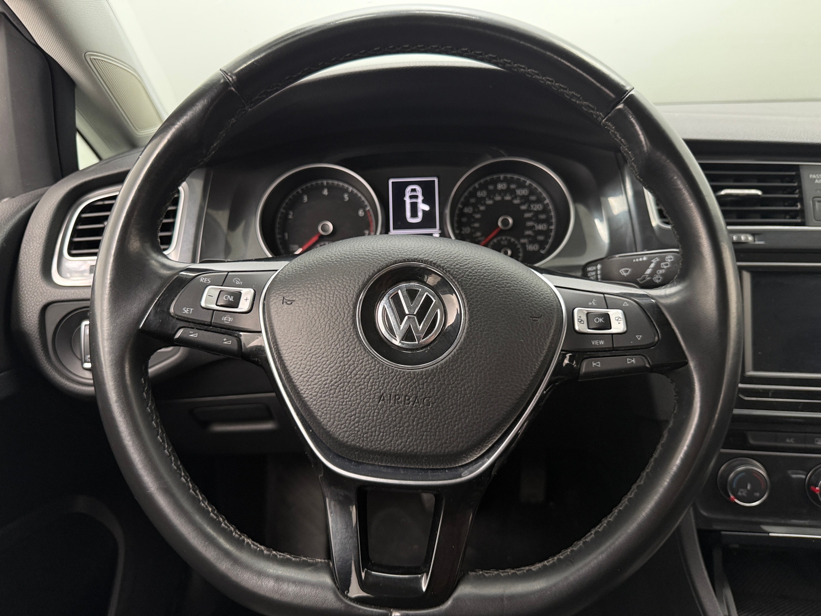 Thumbnail: 2019 Volkswagen e-Golf - 5