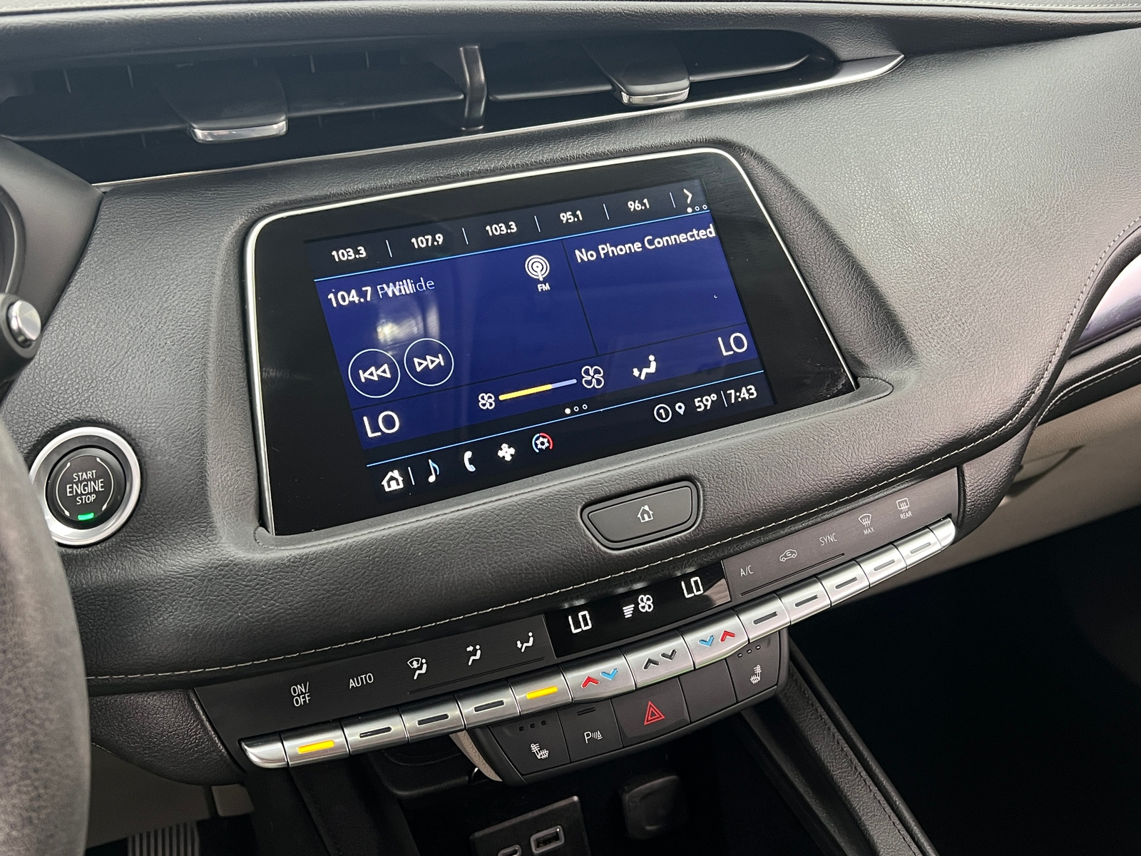 Thumbnail: 2023 Cadillac XT4 - 3